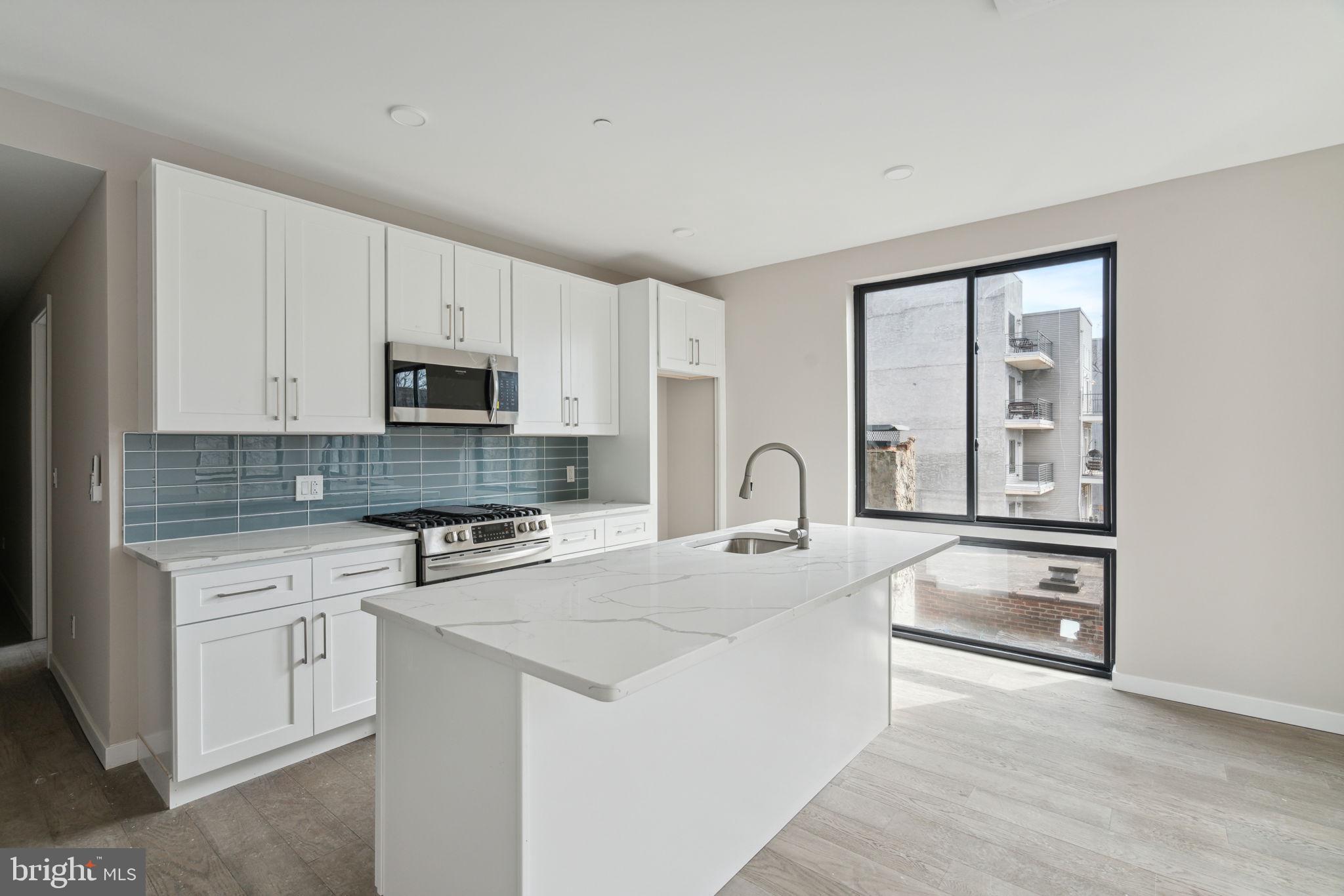 1648-50 Ridge Ave #402