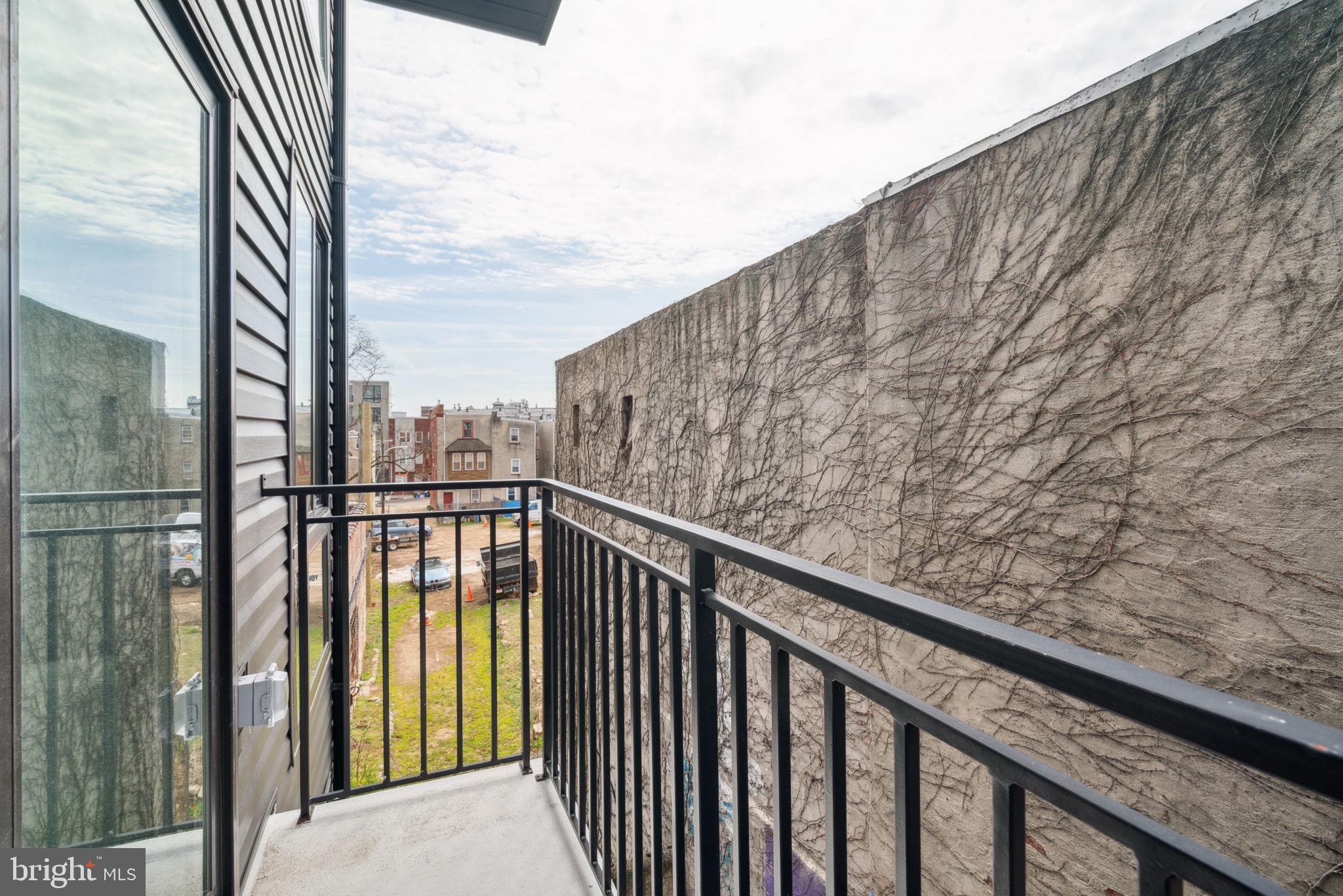 1648-50 Ridge Ave #402