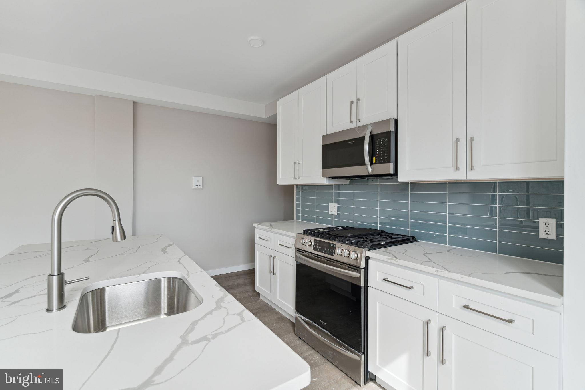 1648-50 Ridge Ave #402