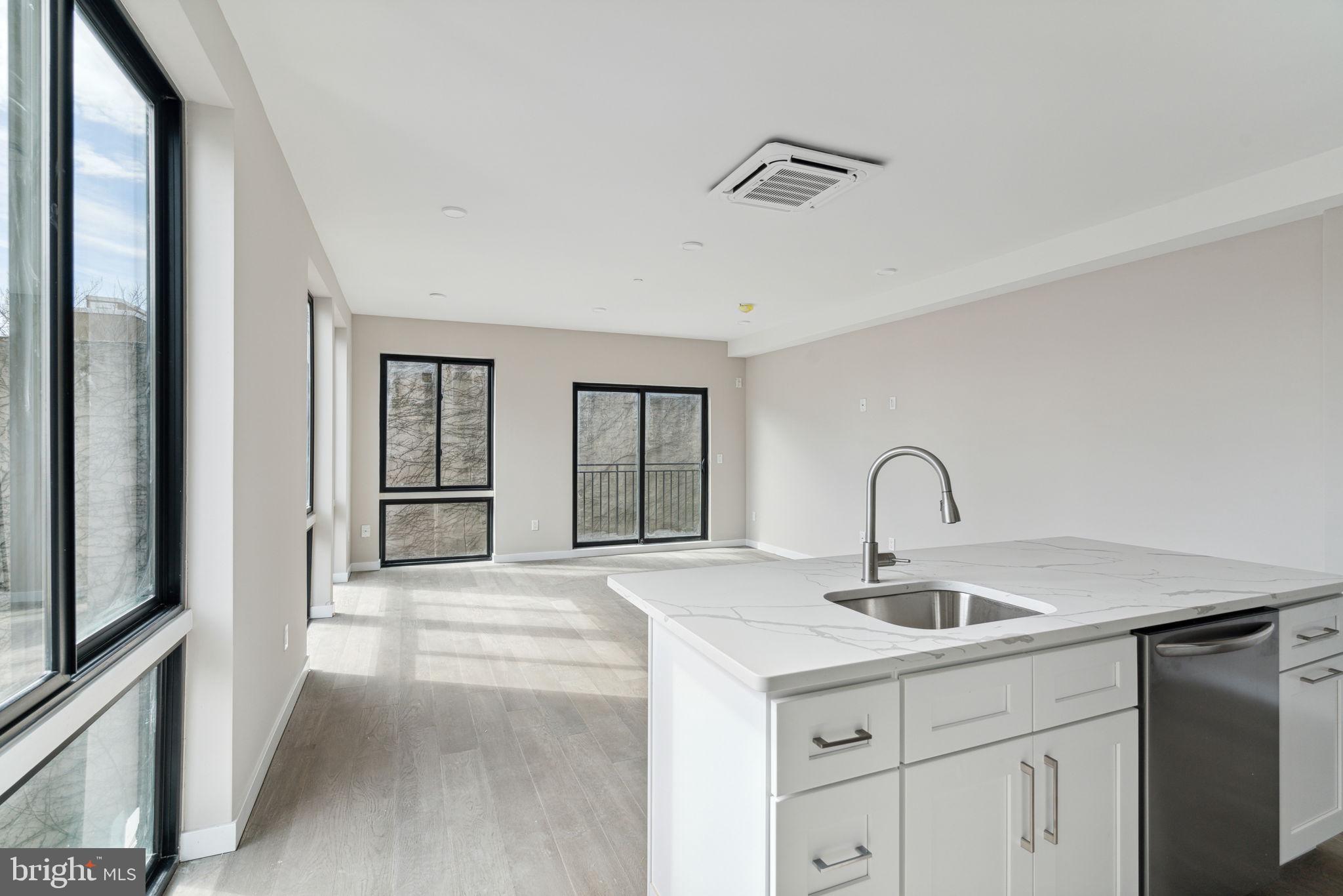 1648-50 Ridge Ave #402