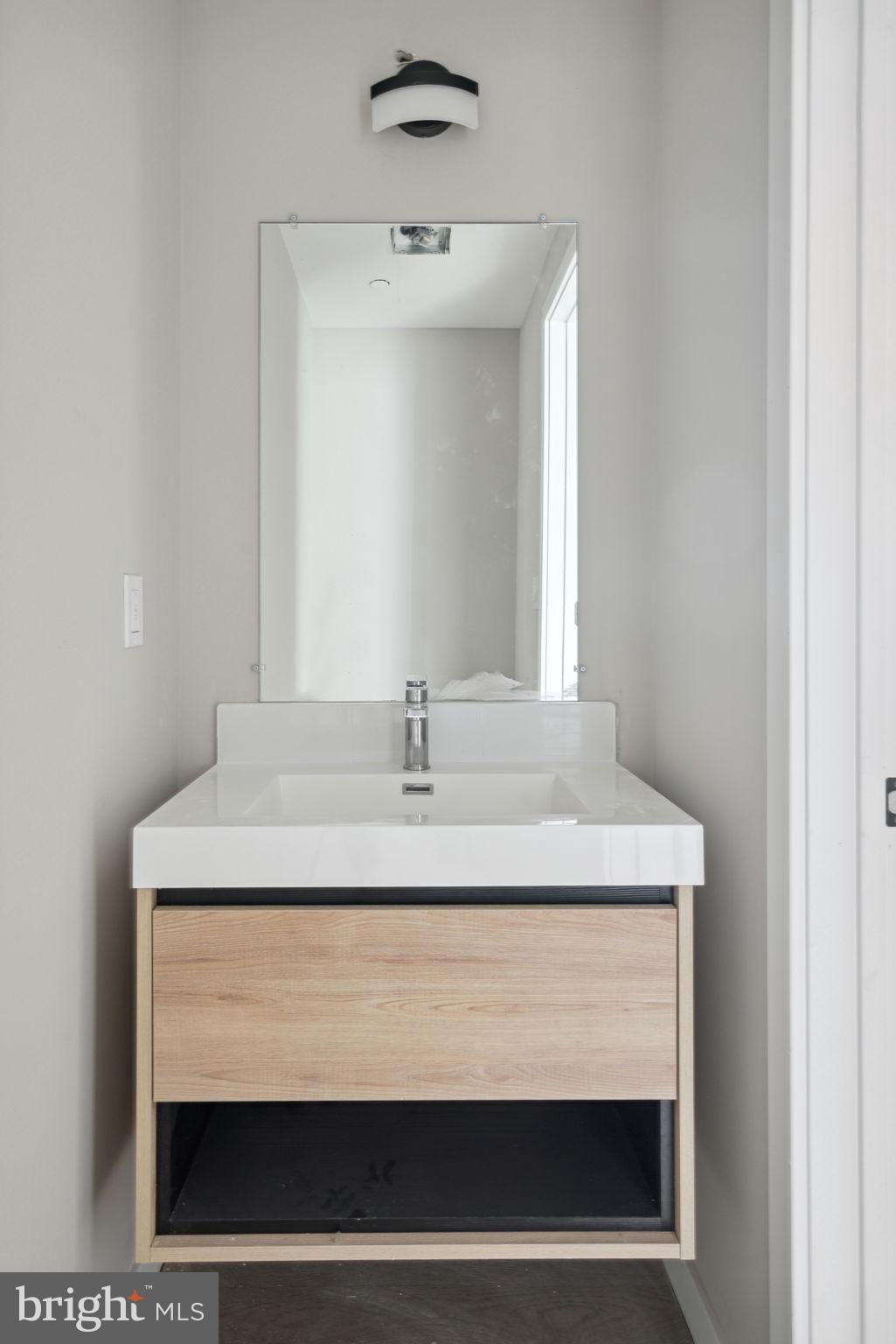 1648-50 Ridge Ave #402