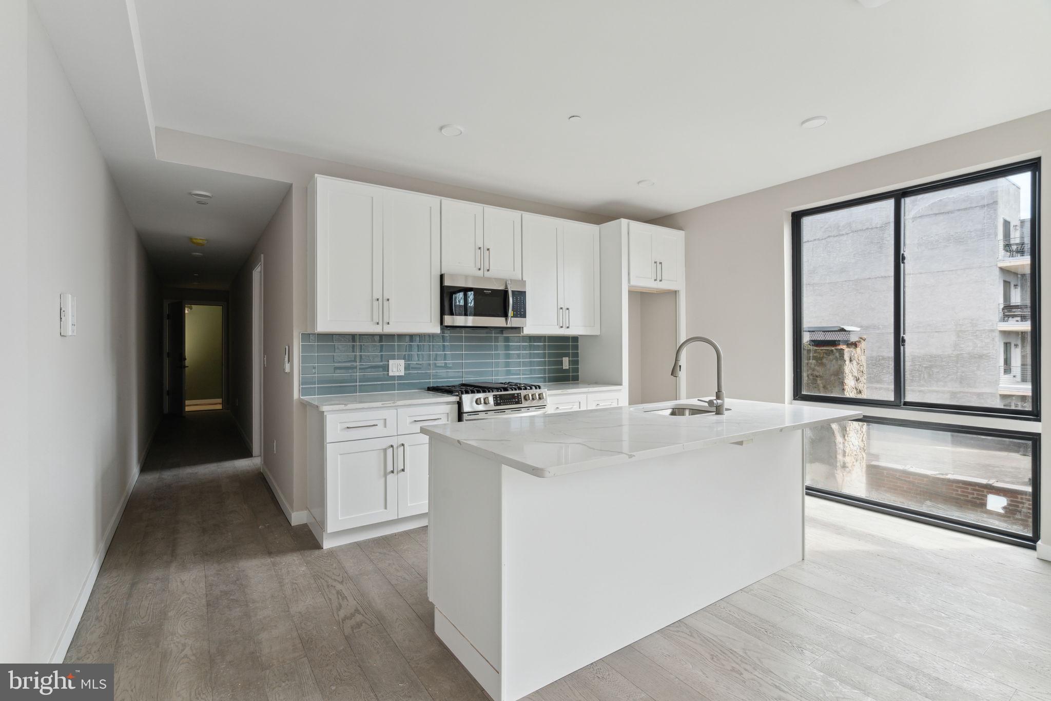 1648-50 Ridge Ave #402