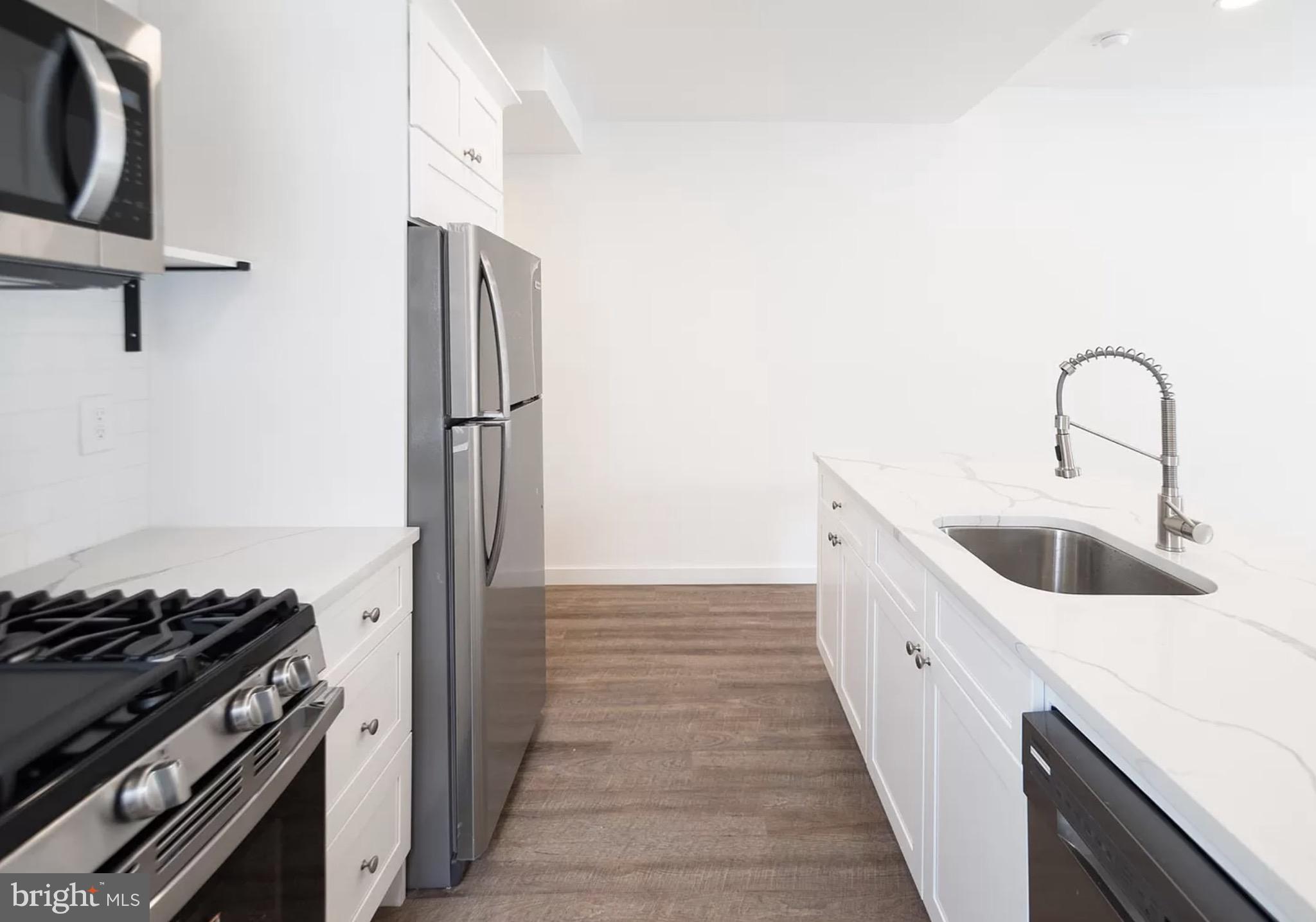 717 E THOMPSON ST #1