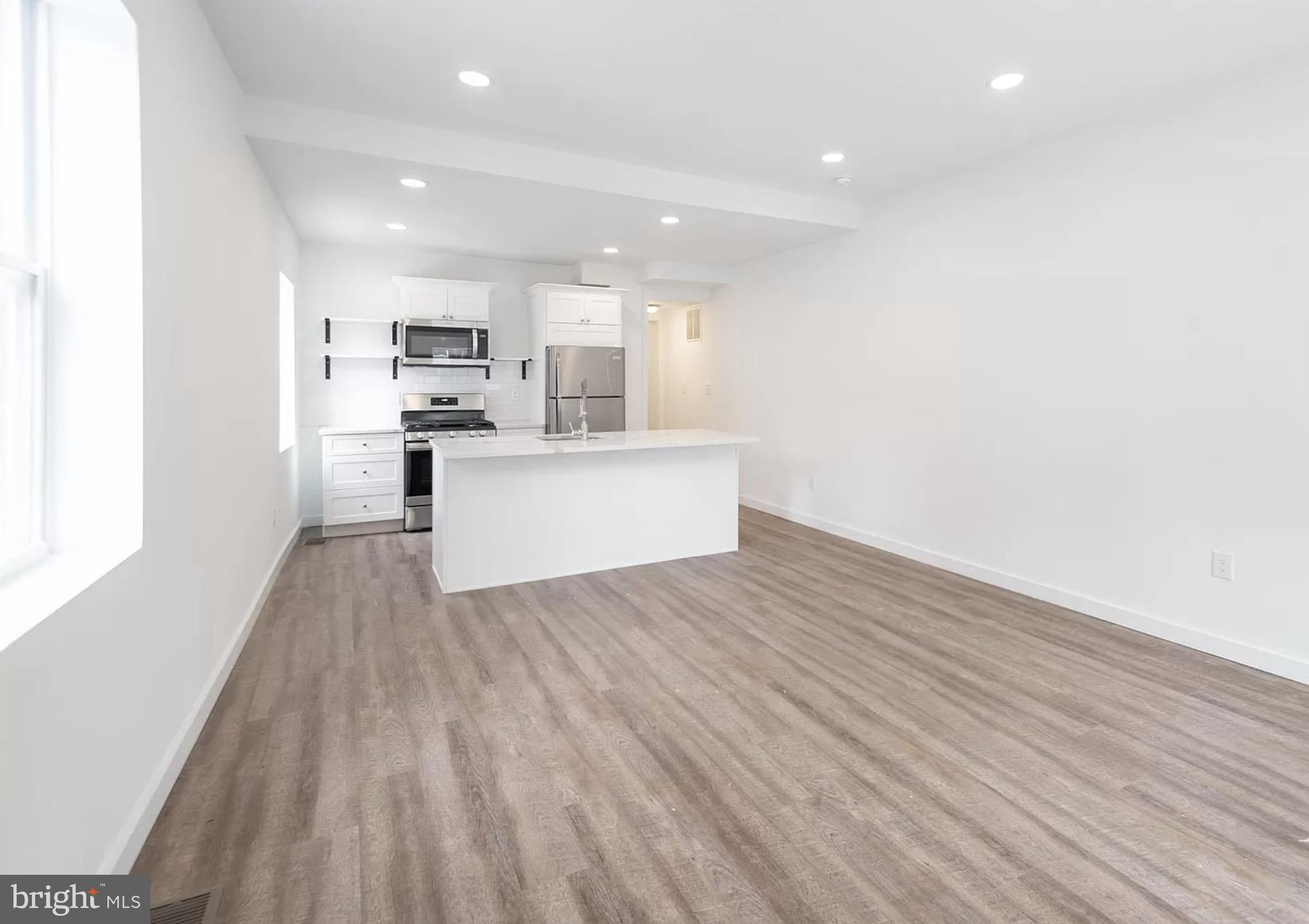 717 E THOMPSON ST #1