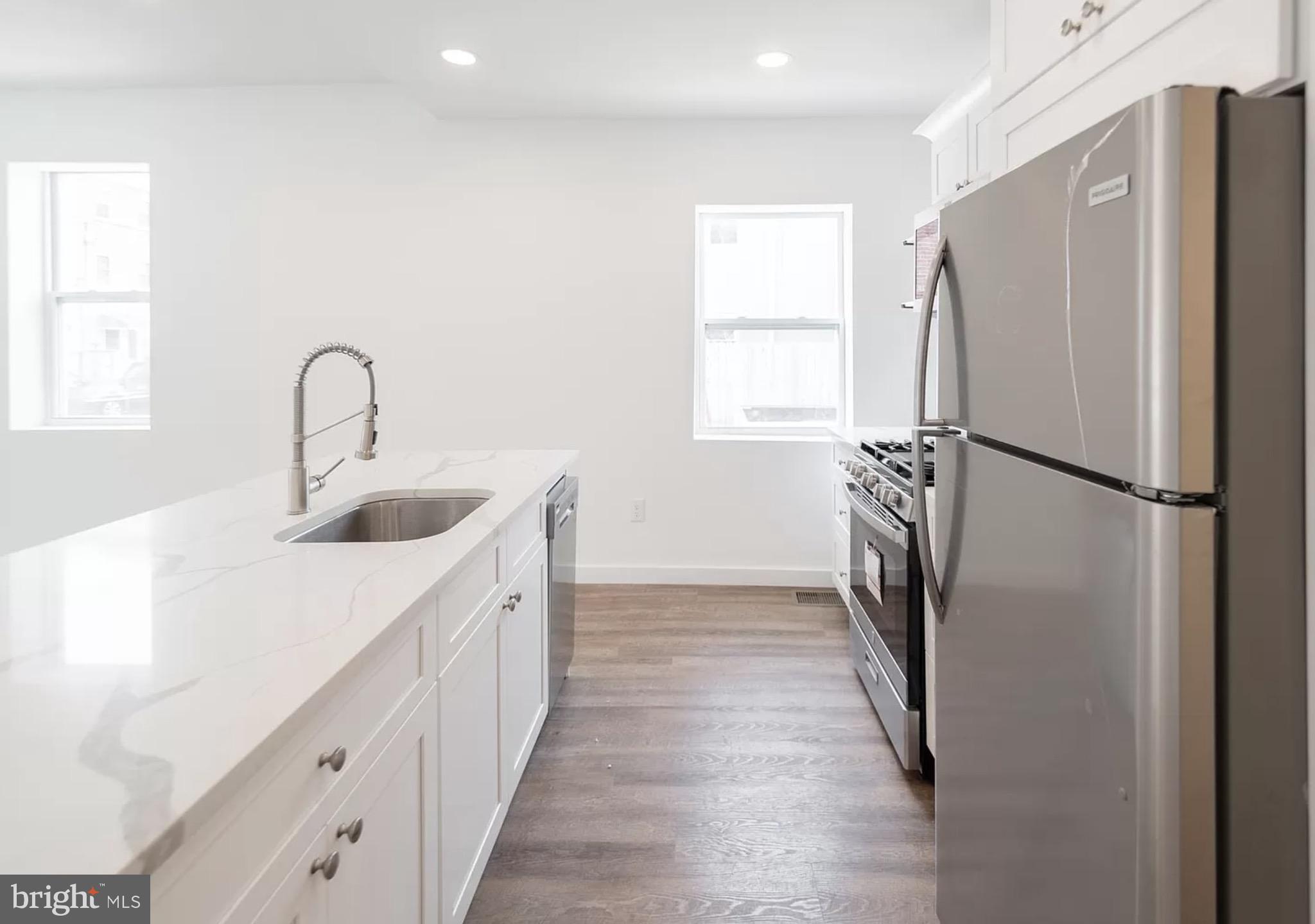 717 E THOMPSON ST #1