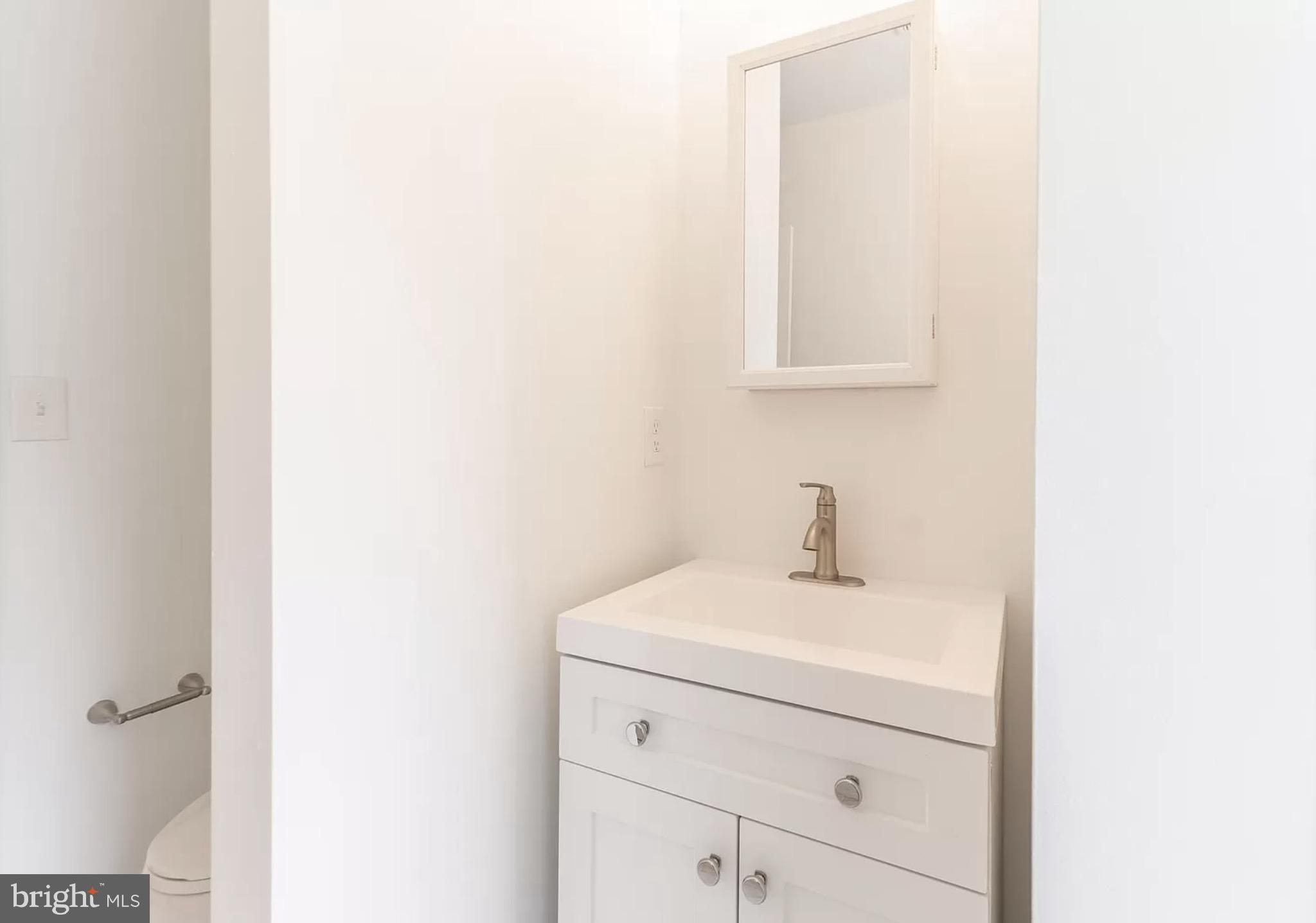 717 E THOMPSON ST #1