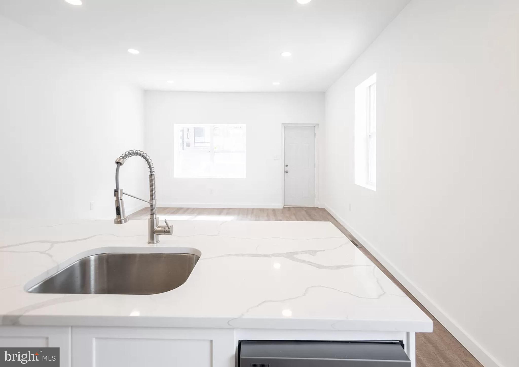 717 E THOMPSON ST #1