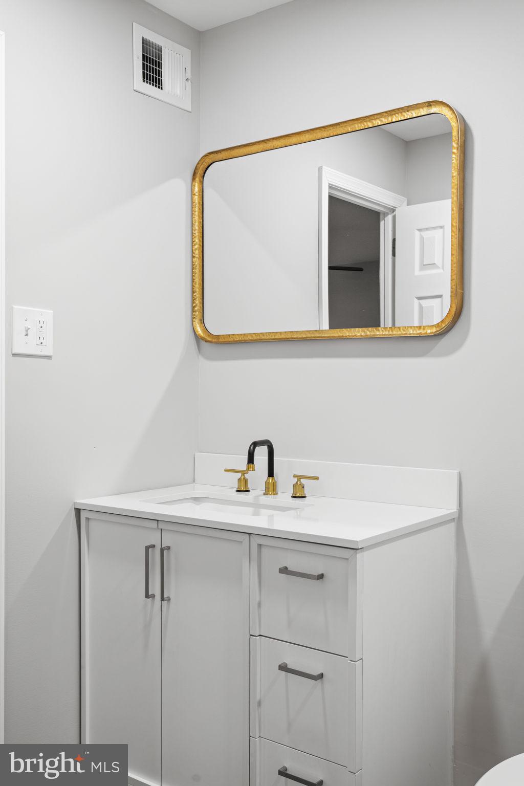 4054 E Cheltenham Ave