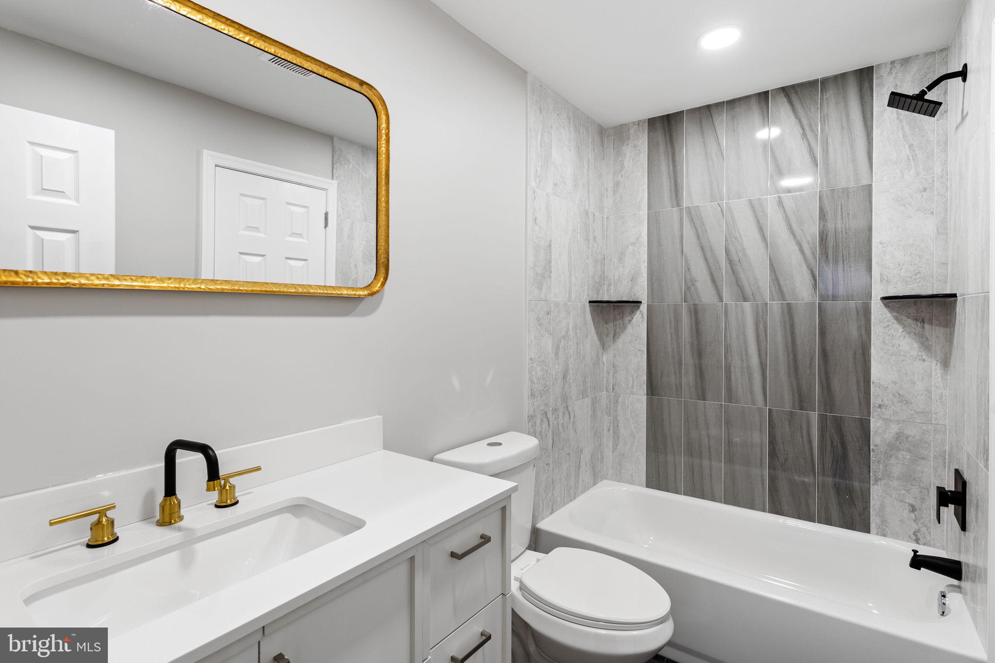 4054 E Cheltenham Ave