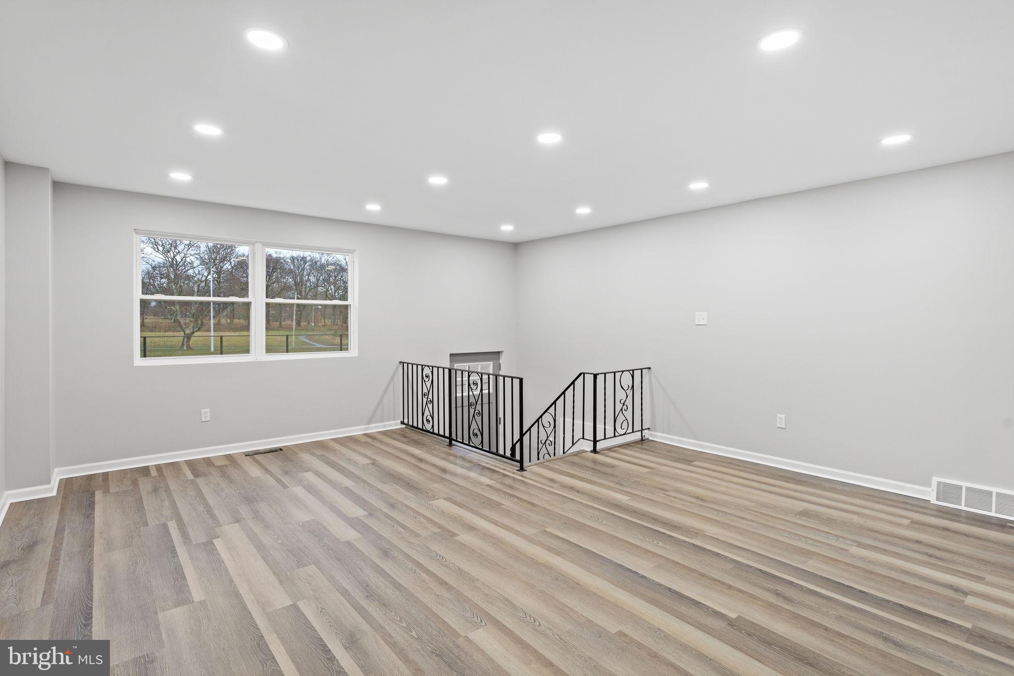 4054 E Cheltenham Ave