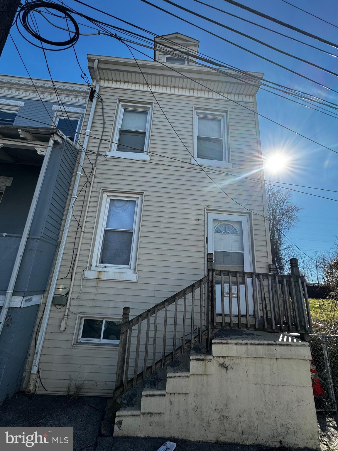 4329 Worth St