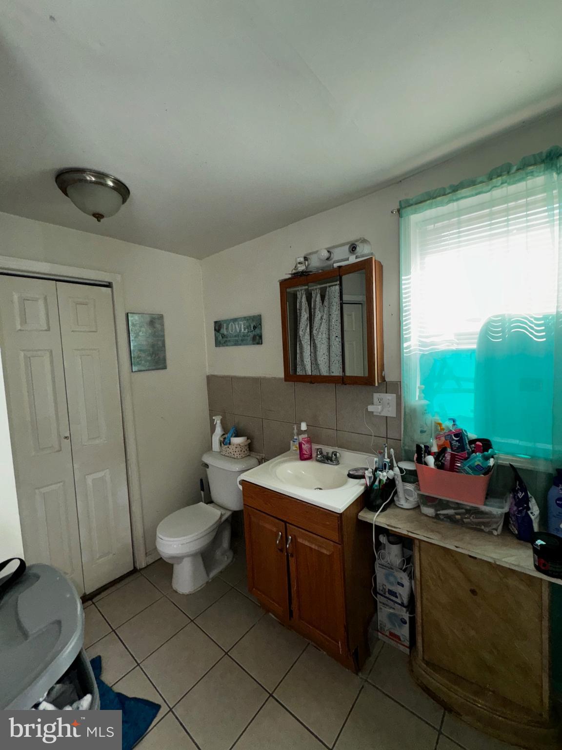 4329 Worth St