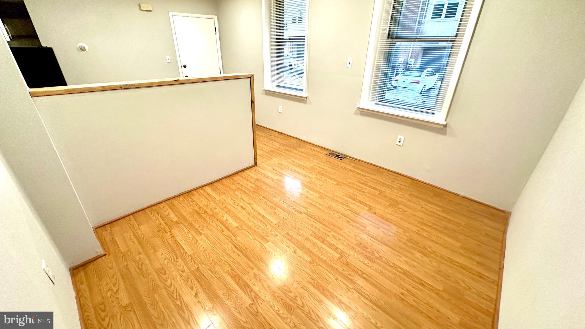 820 SOUTH DARIEN ST #1