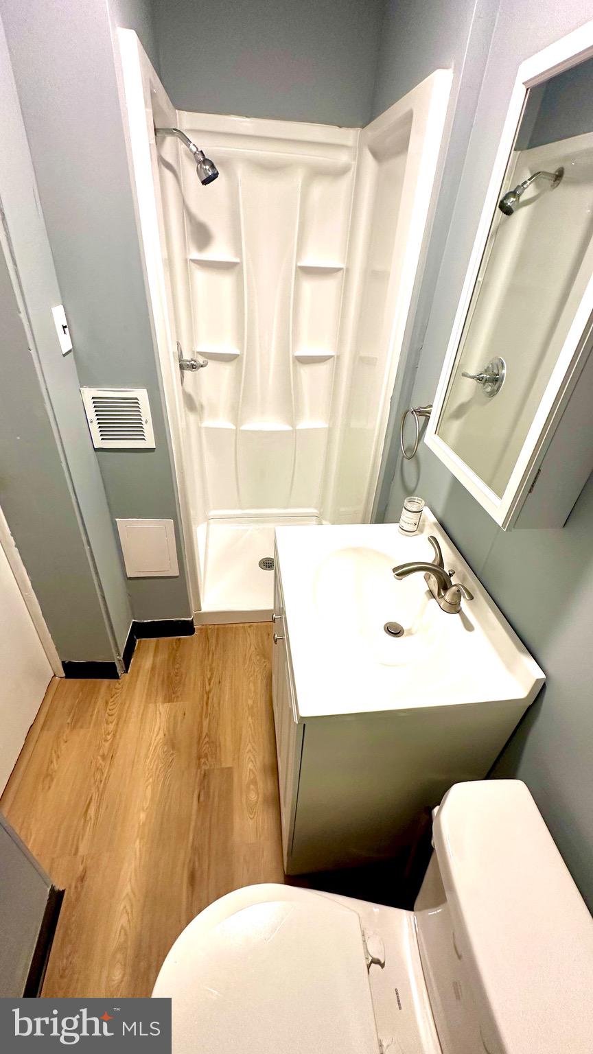 820 SOUTH DARIEN ST #1