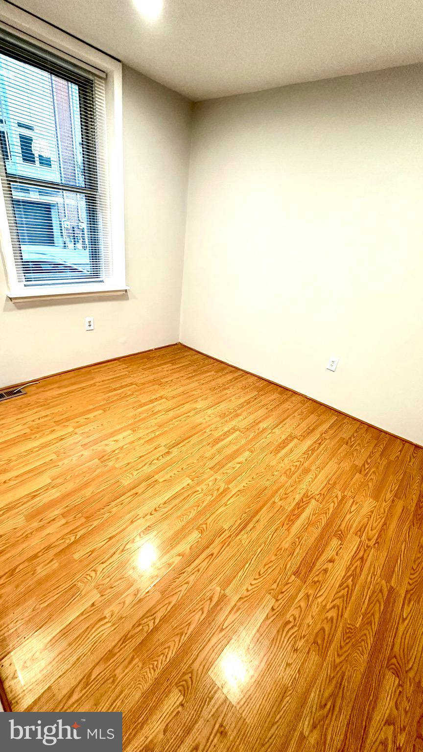 820 SOUTH DARIEN ST #1