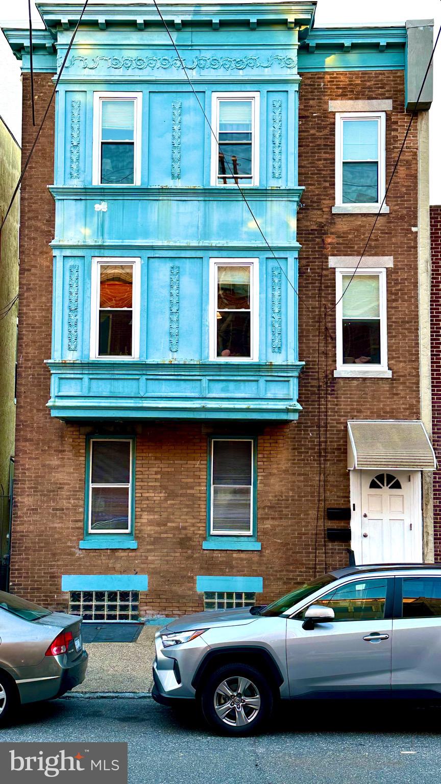 820 SOUTH DARIEN ST #1