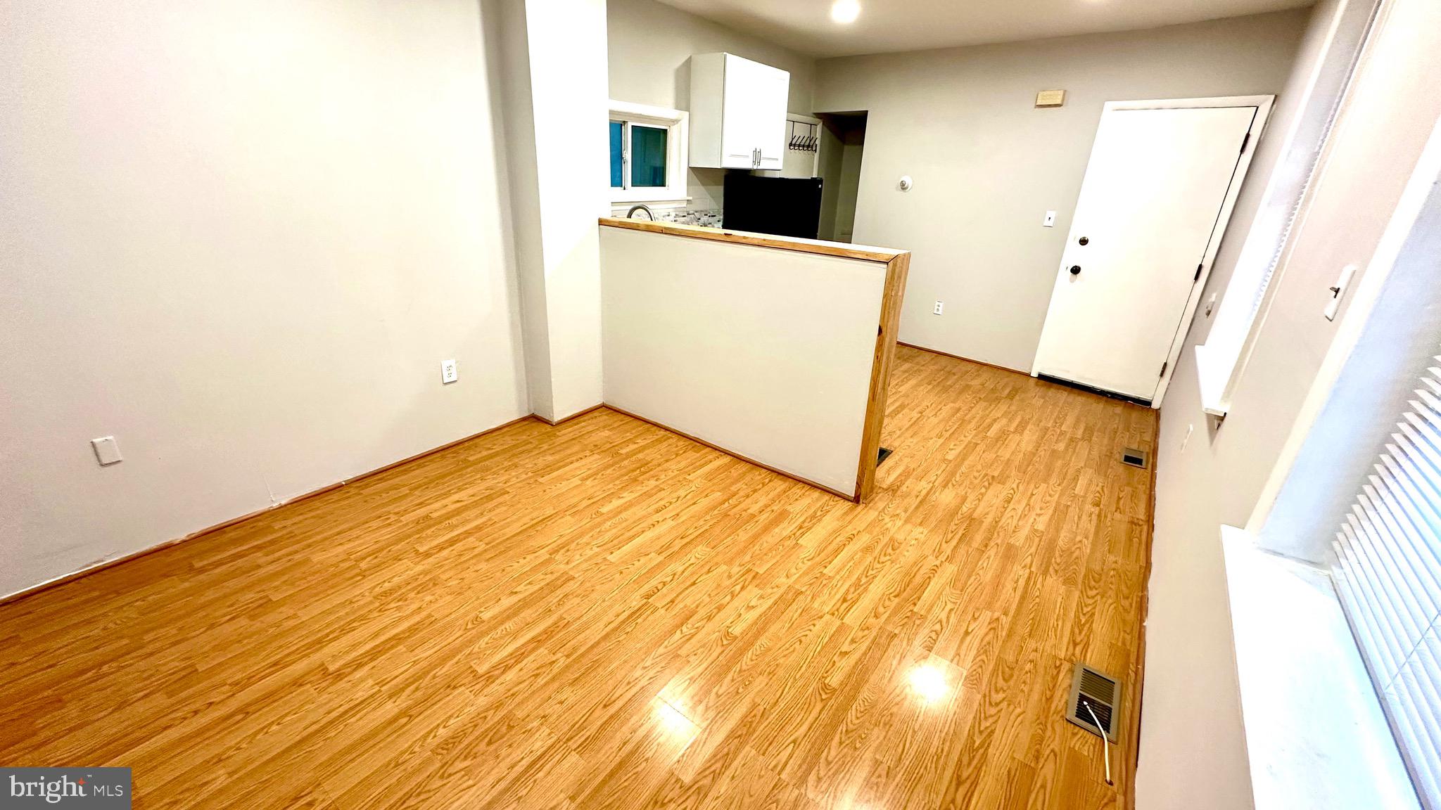 820 SOUTH DARIEN ST #1