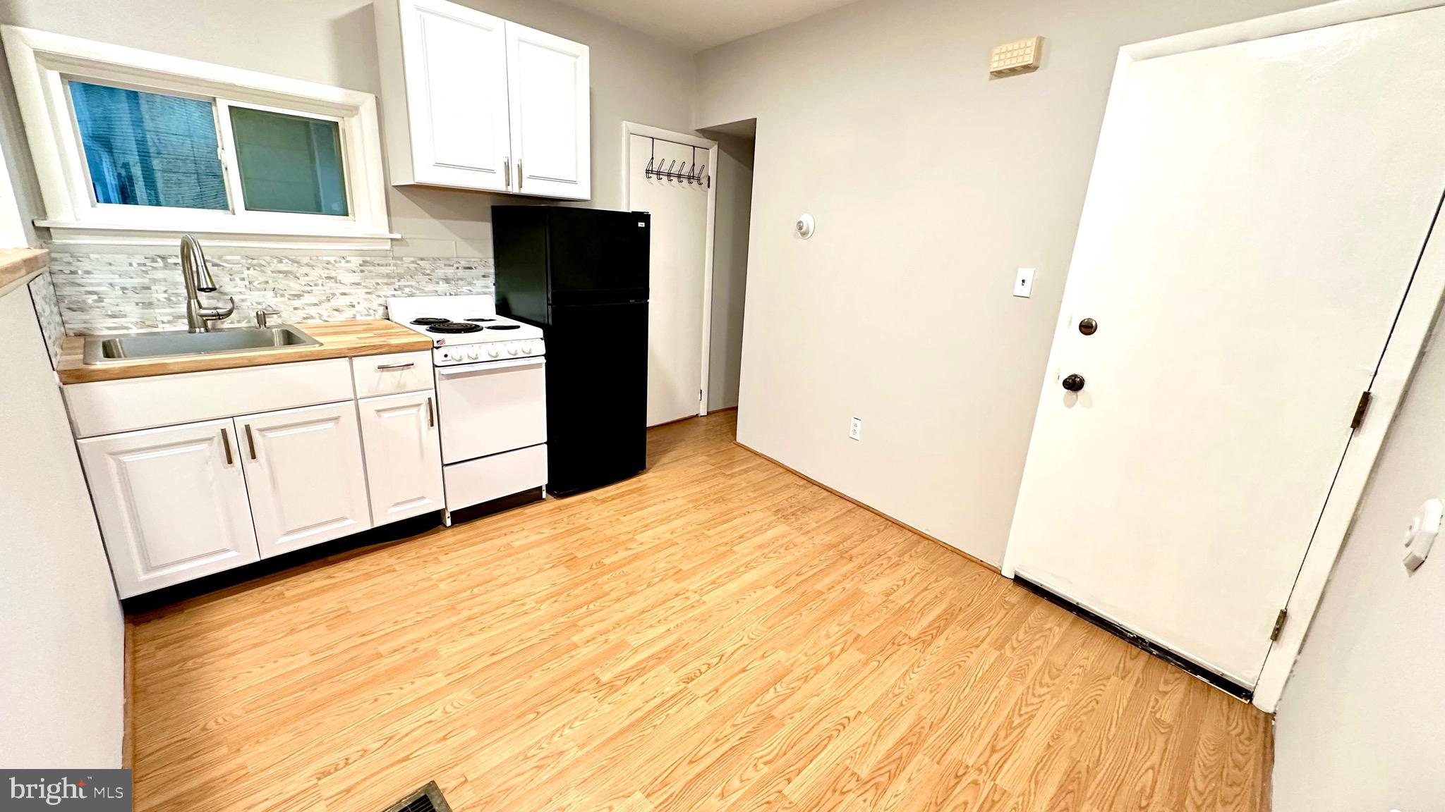 820 SOUTH DARIEN ST #1