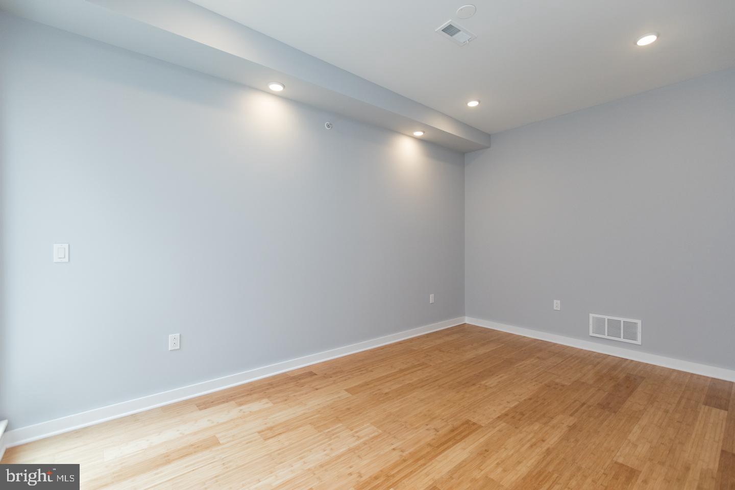 2230 FRANKFORD AVE #2