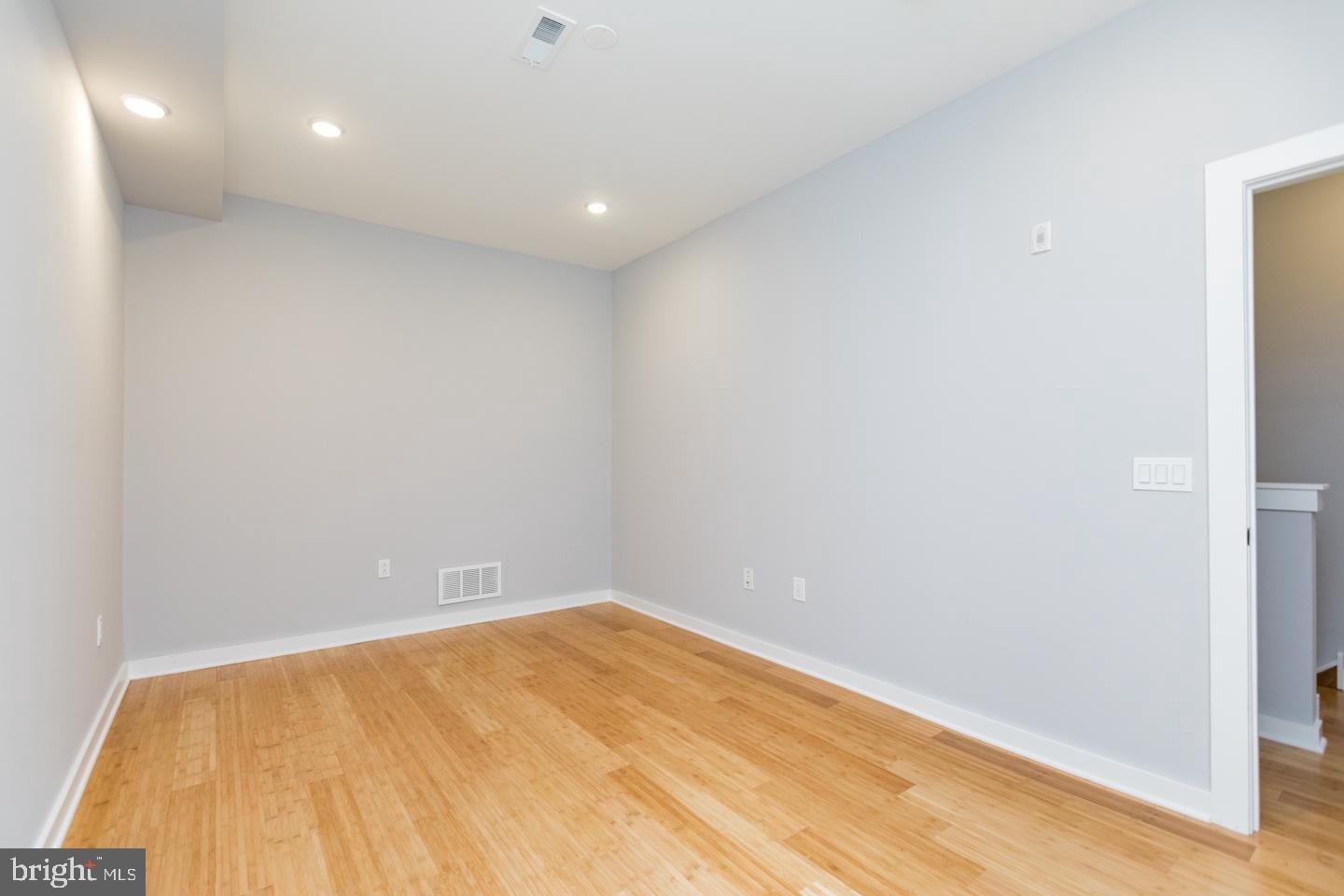 2230 FRANKFORD AVE #2