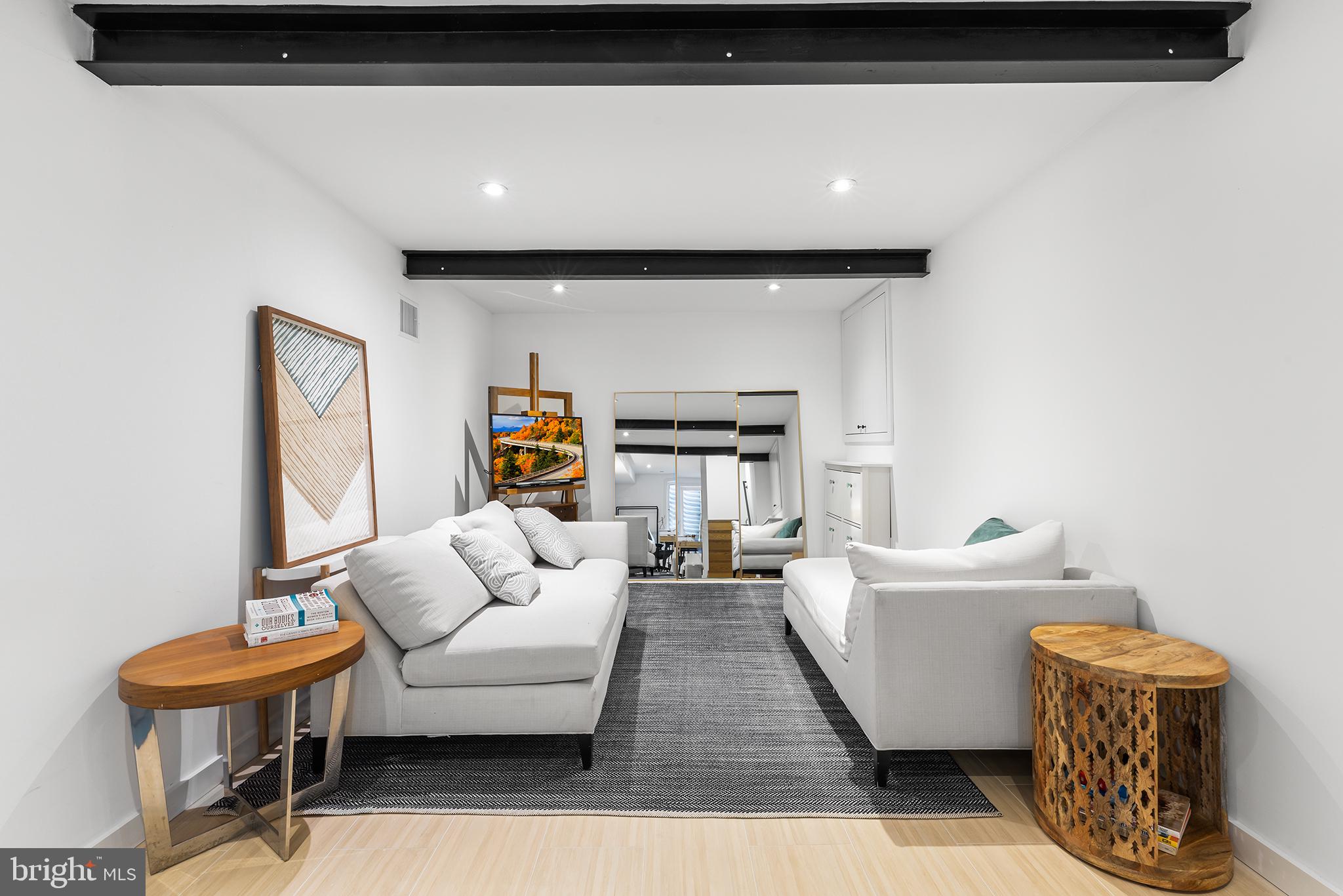 1124 Shackamaxon St #8