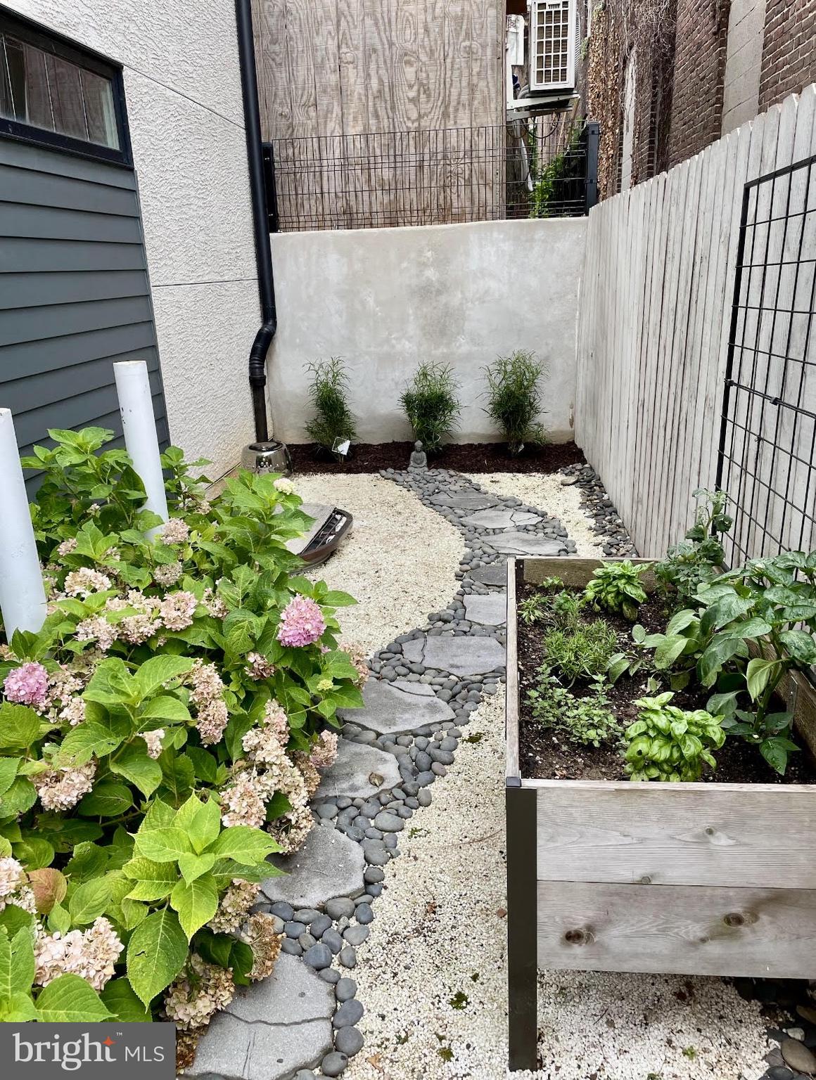 1124 Shackamaxon St #8