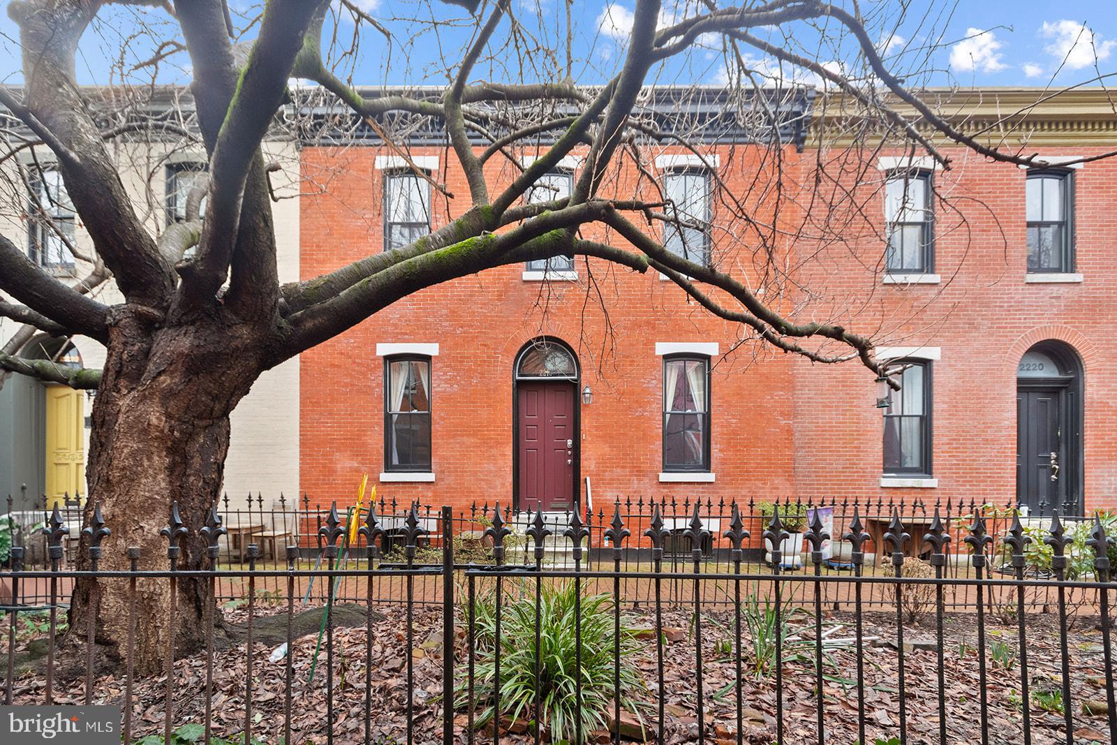 2218 MADISON SQ