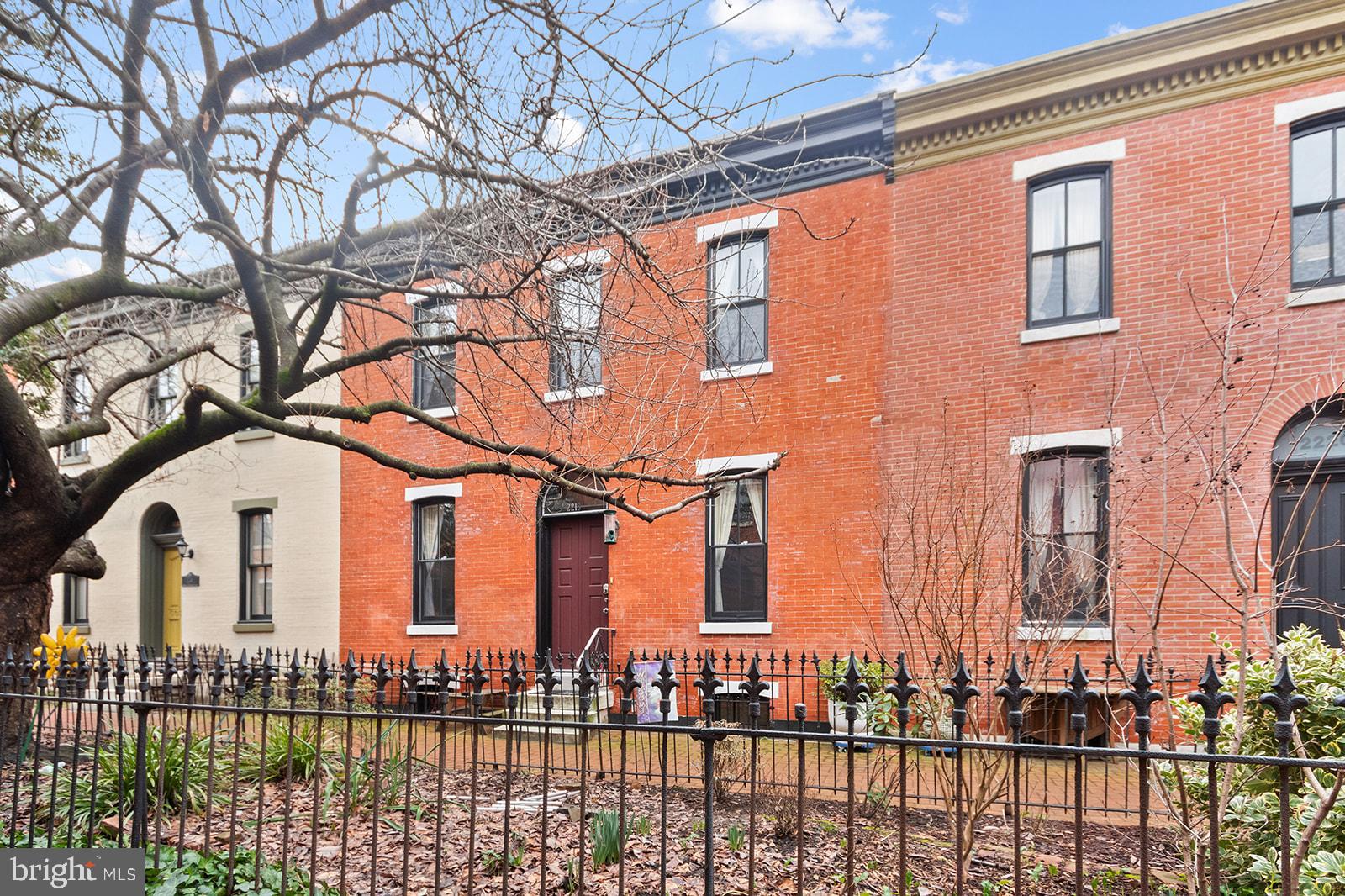 2218 MADISON SQ