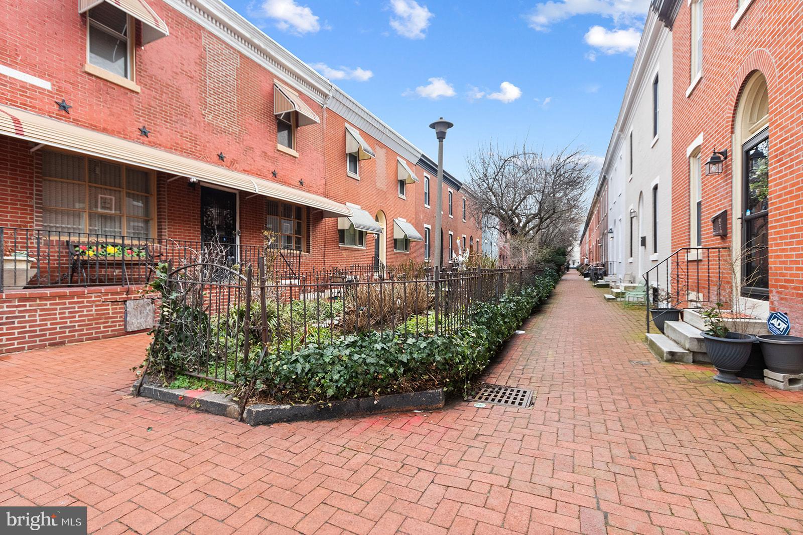 2218 MADISON SQ