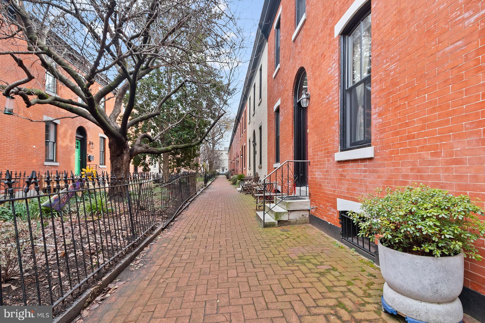 2218 MADISON SQ