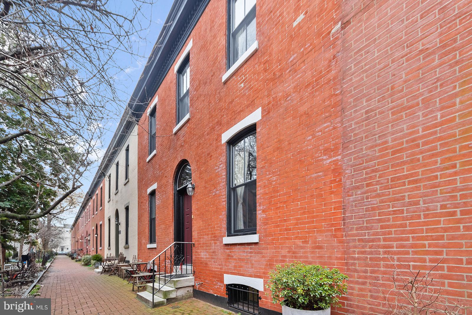 2218 MADISON SQ