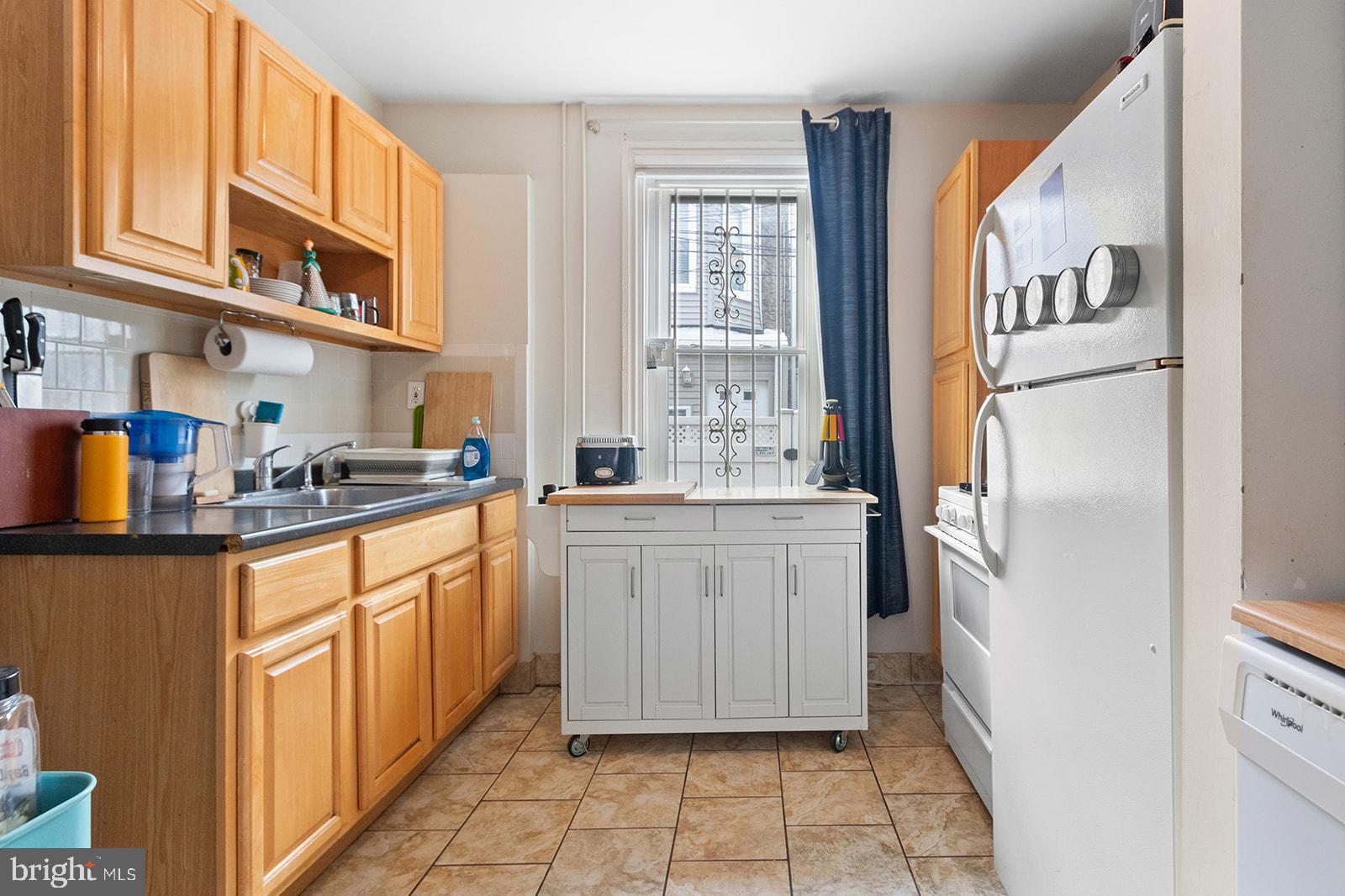 2218 MADISON SQ