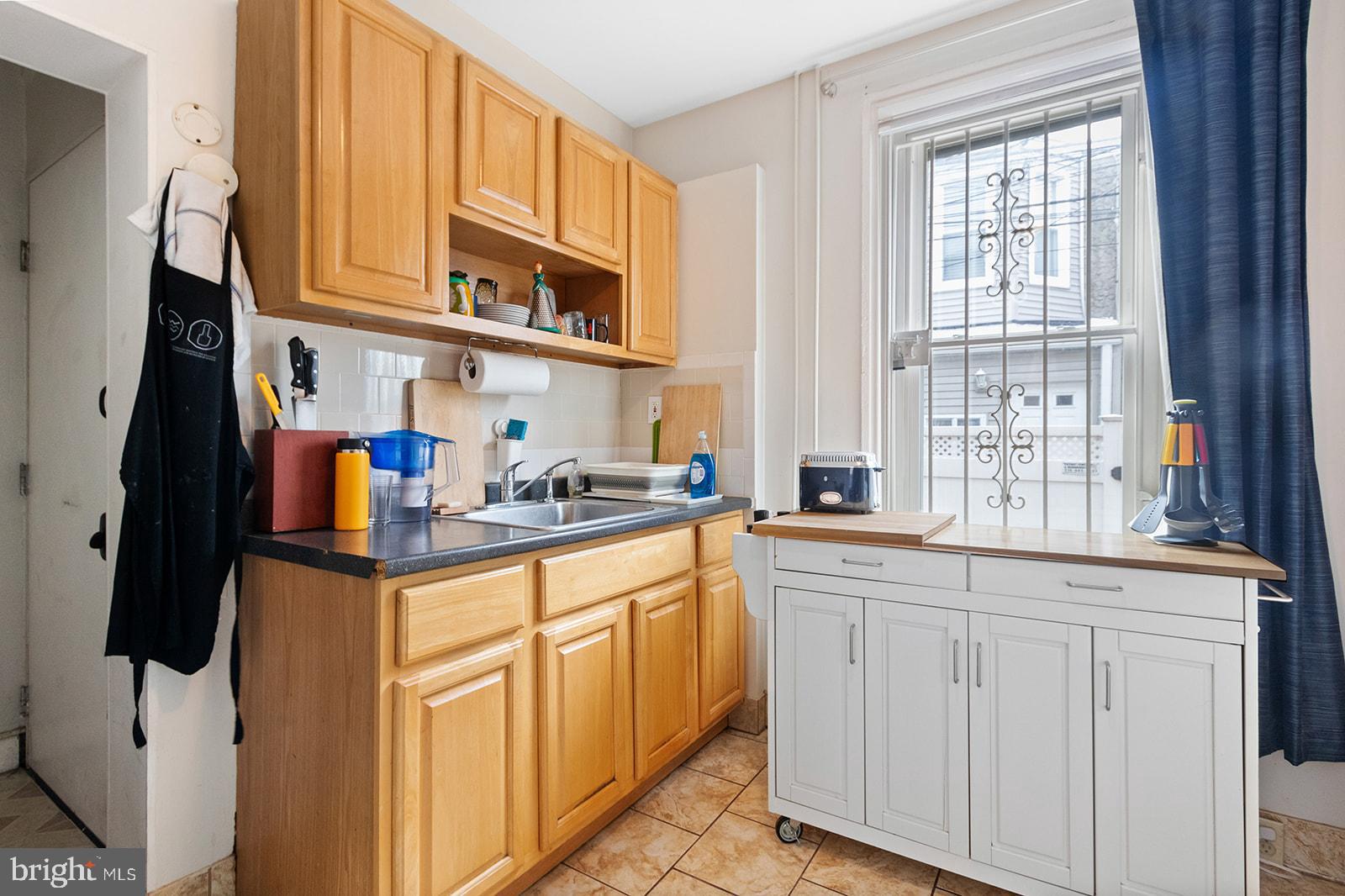 2218 MADISON SQ