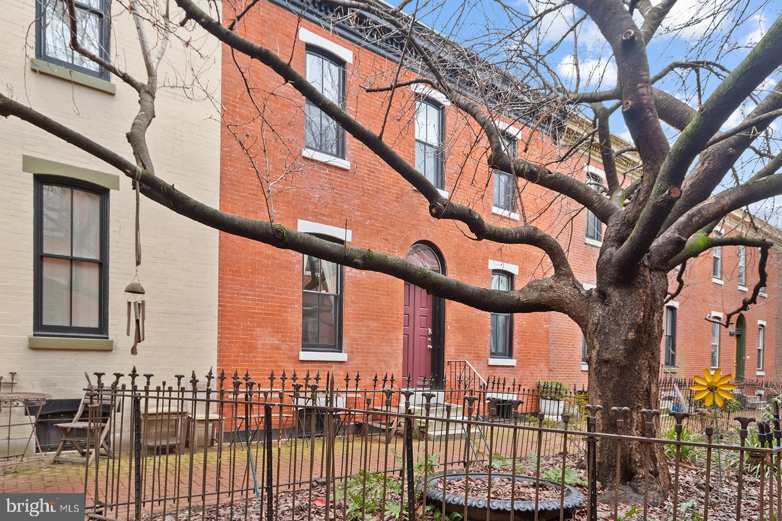 2218 MADISON SQ