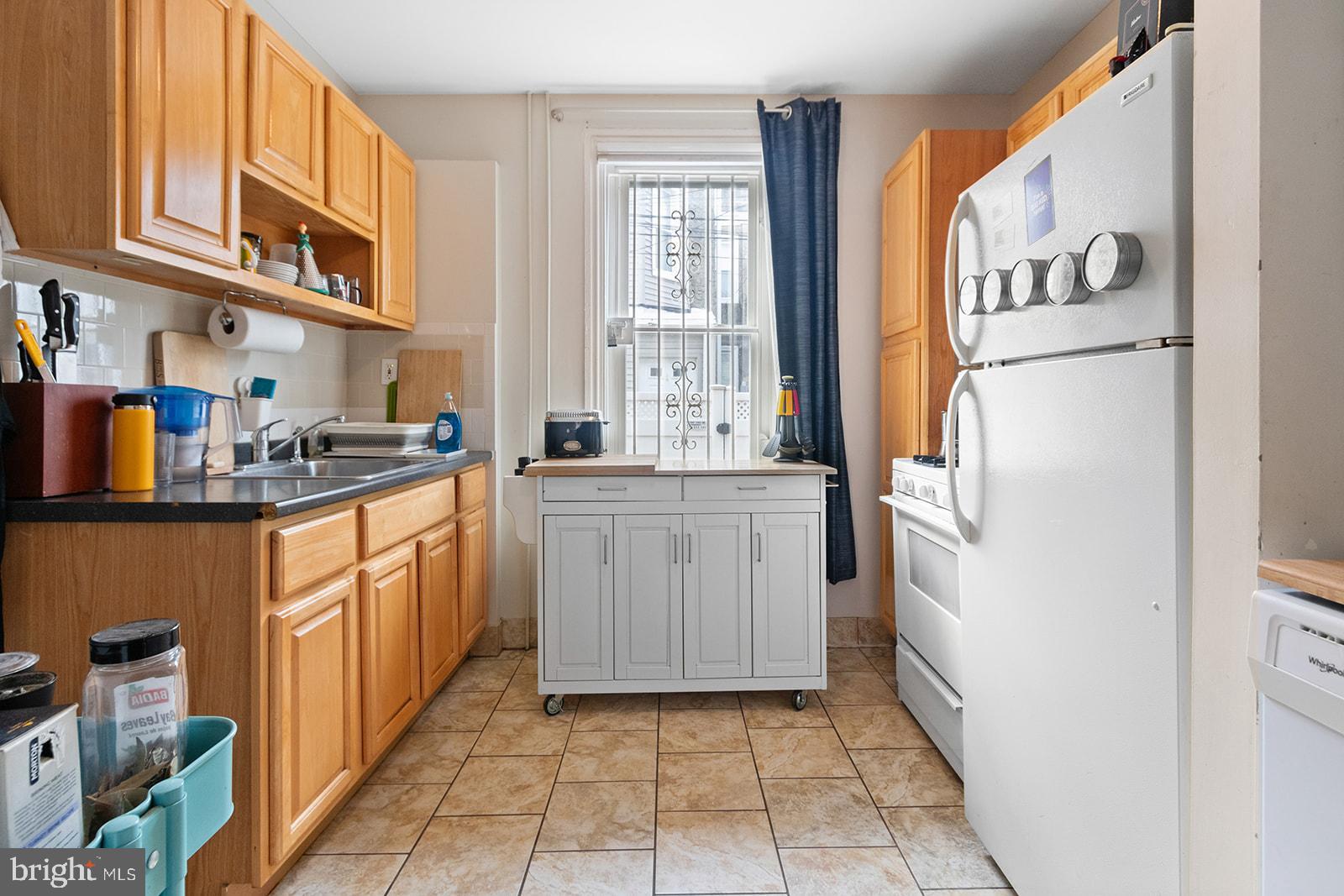 2218 MADISON SQ