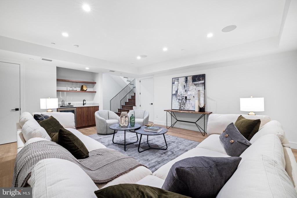 2100 Lombard St