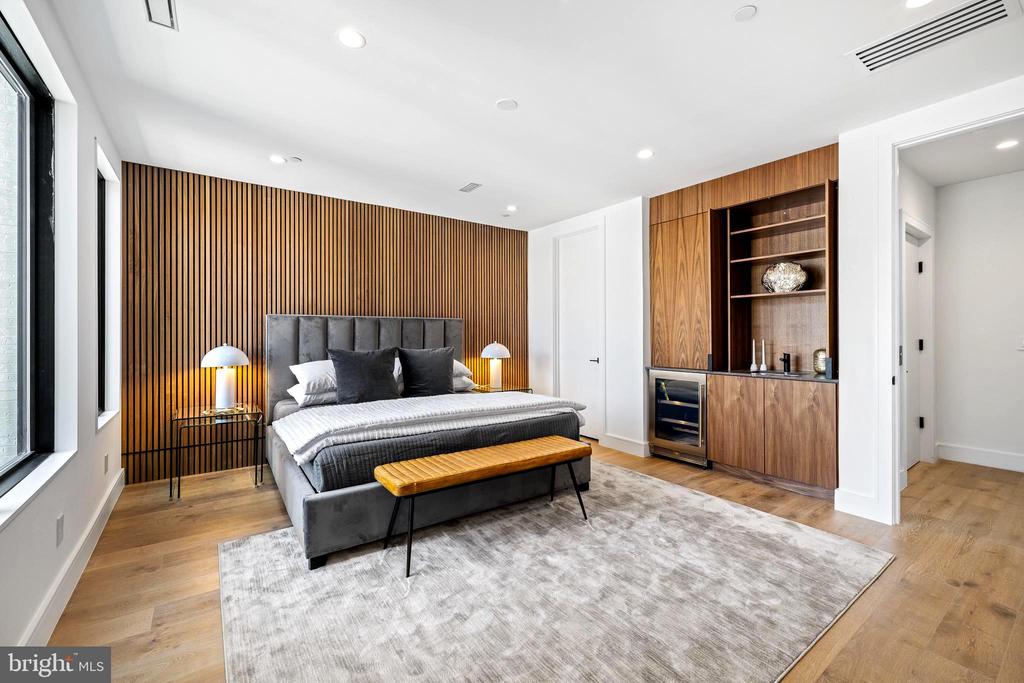 2100 Lombard St