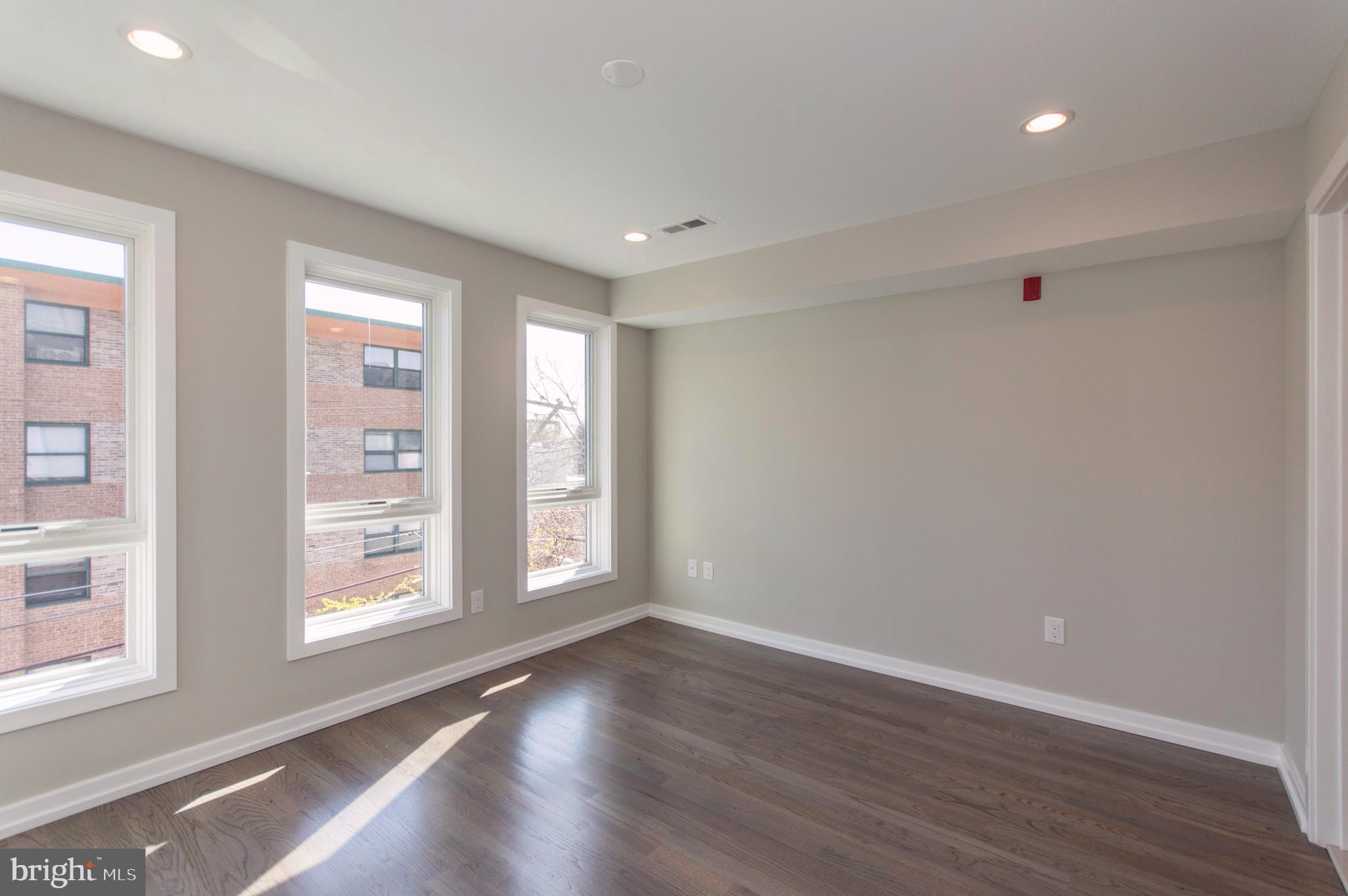 1709 BAINBRIDGE ST #3