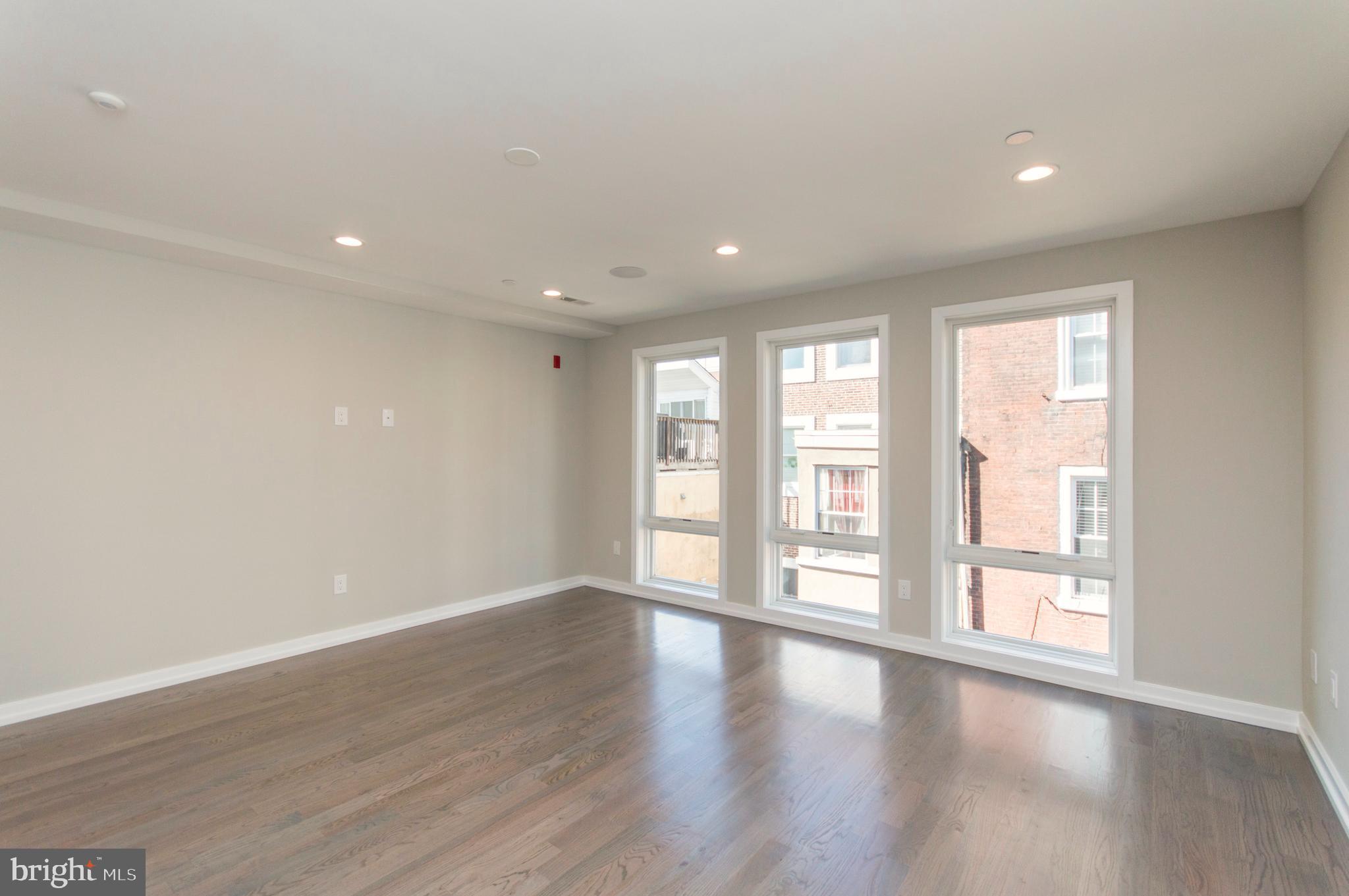 1709 BAINBRIDGE ST #3