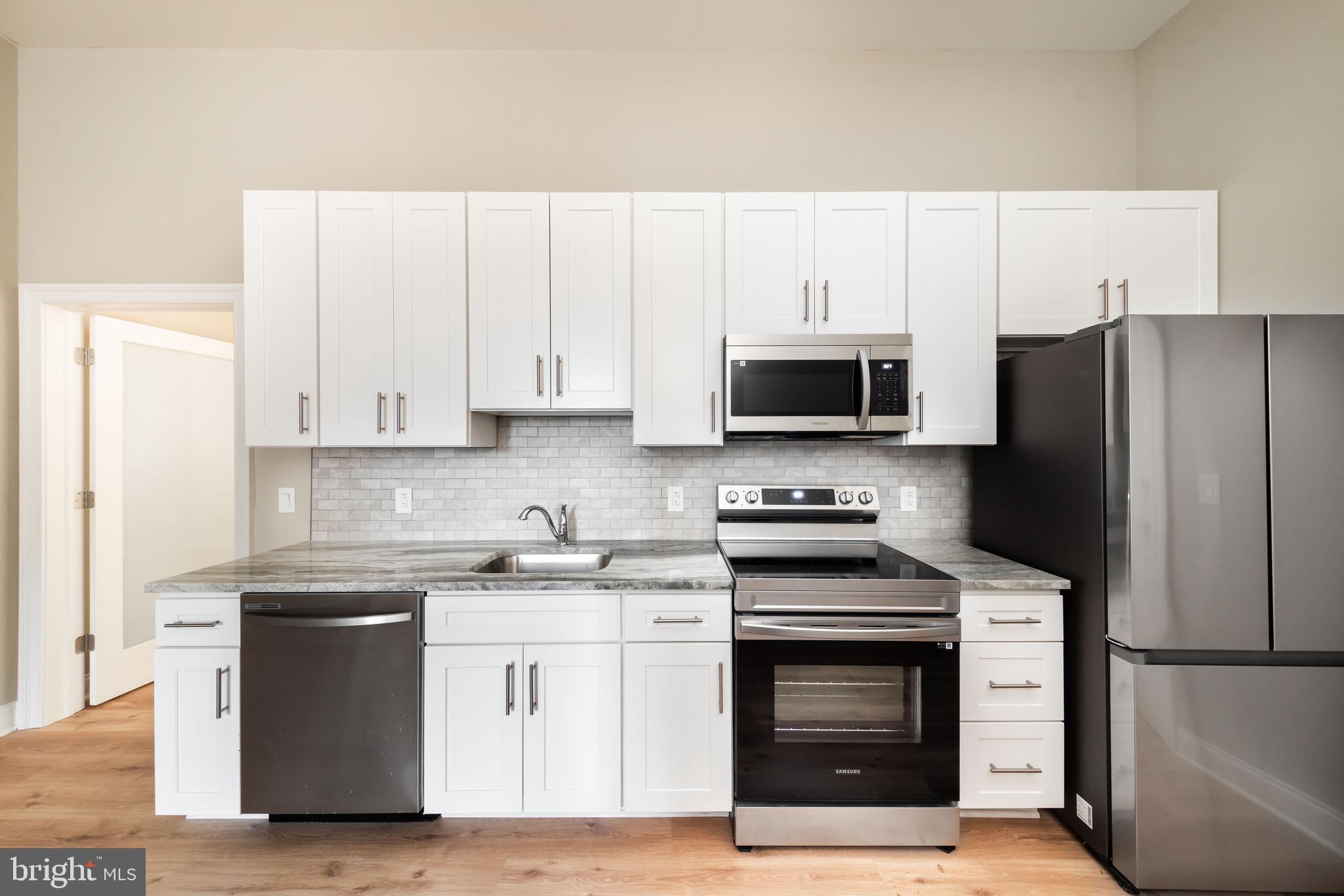2121-41 MARKET ST #101