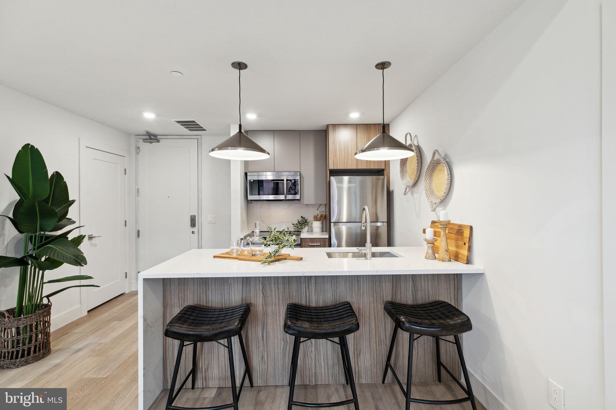 211 VINE ST #201