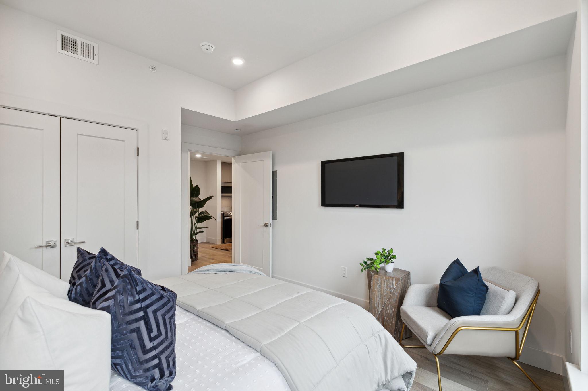211 VINE ST #201