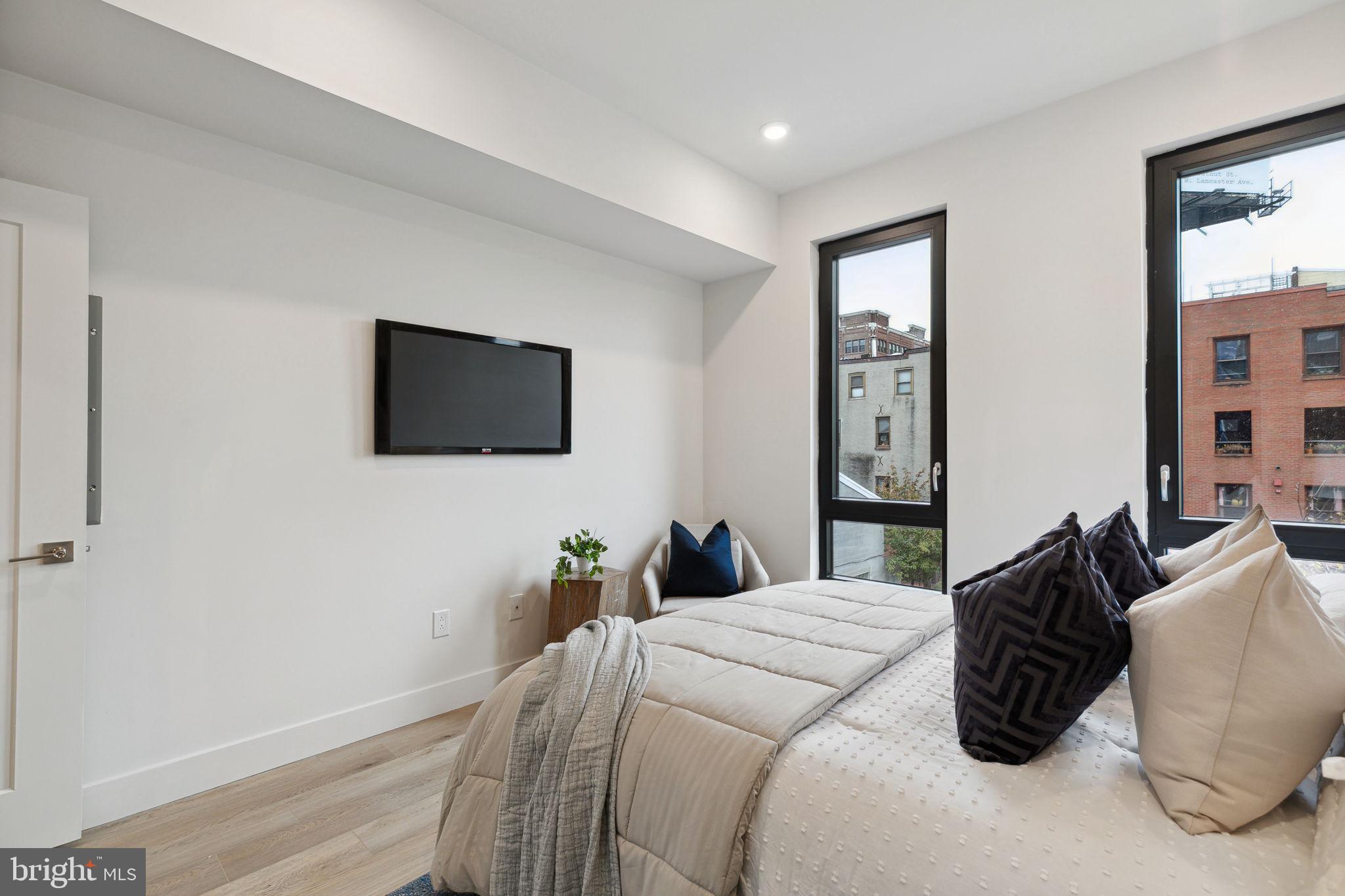 211 VINE ST #201