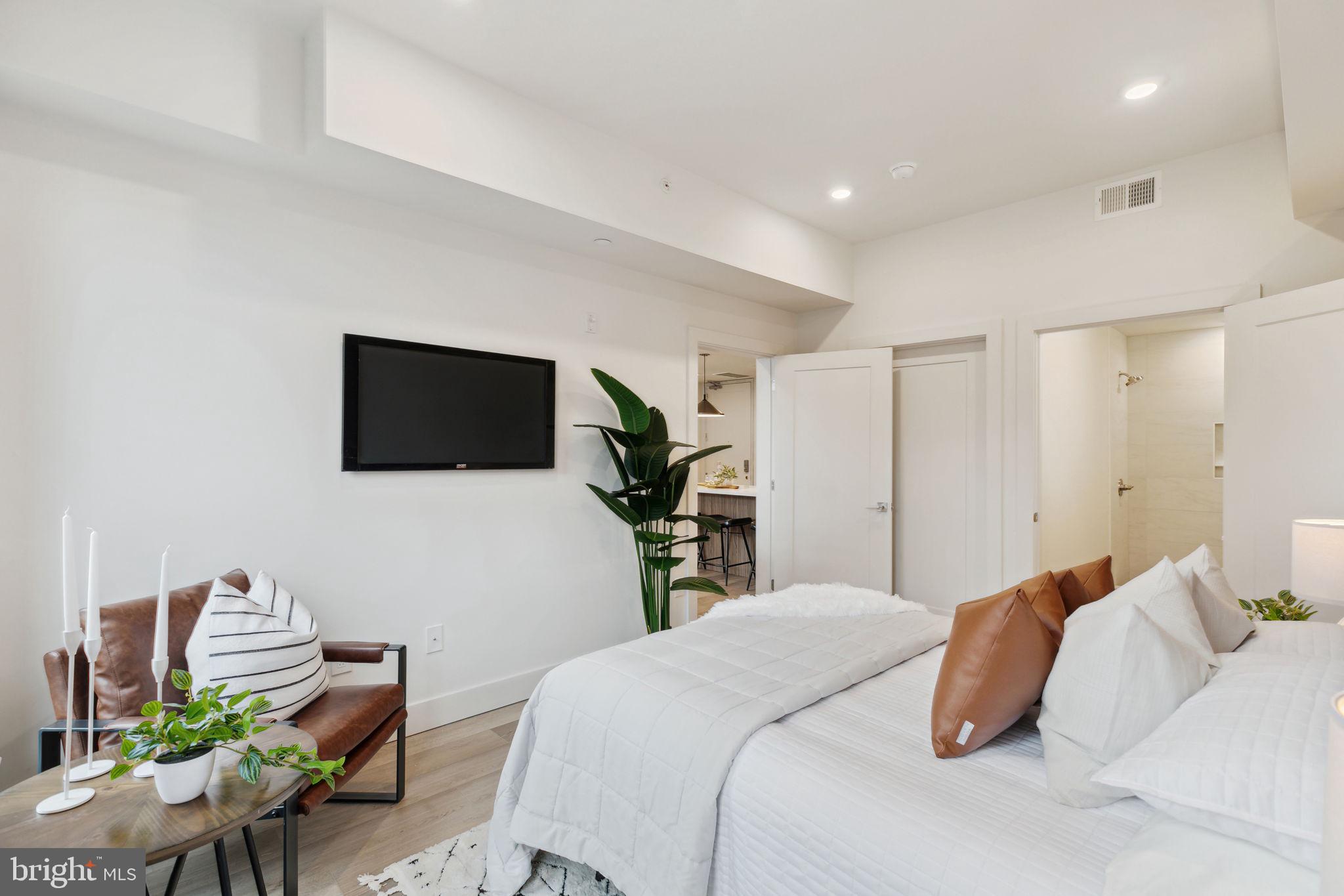 211 VINE ST #201