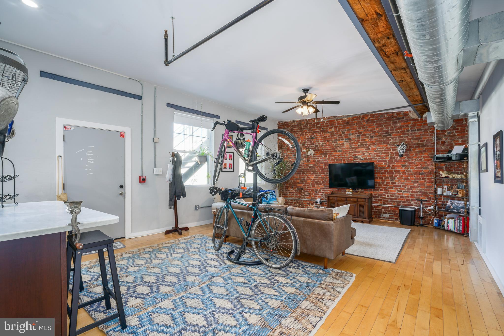 1125 E COLUMBIA AVE #205