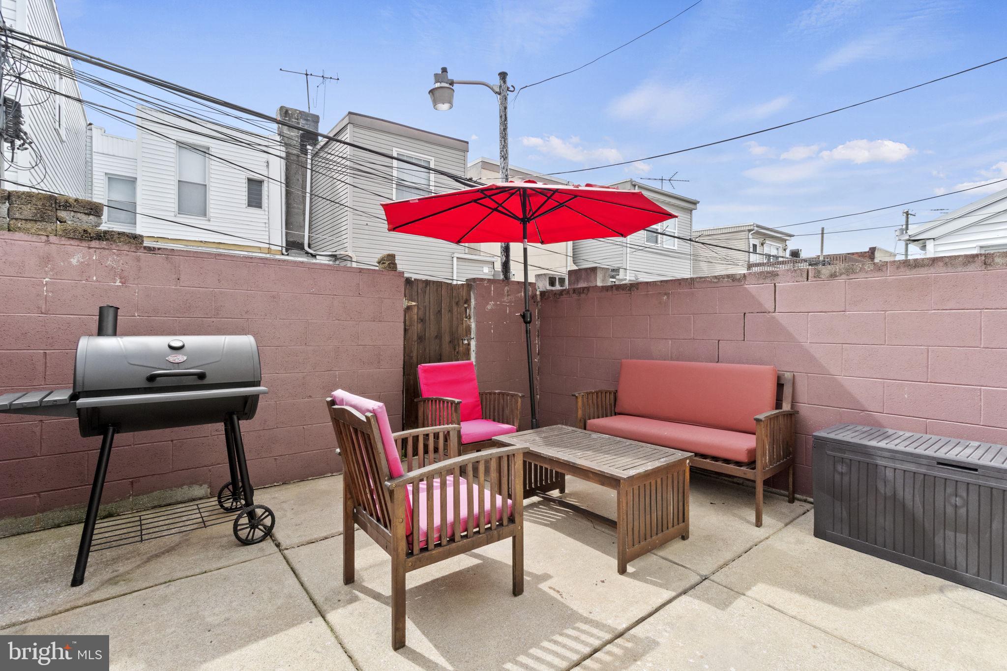 350 Daly St