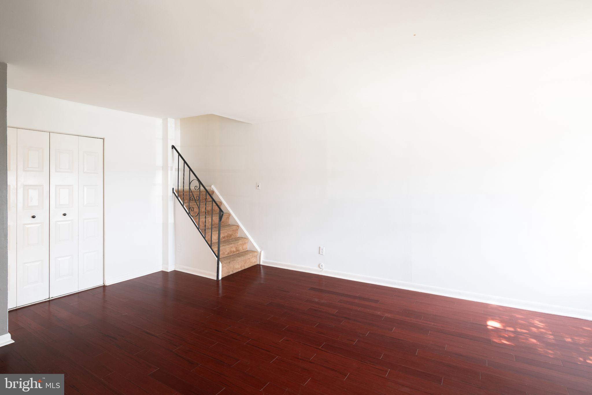 7015 Ridge Ave #12
