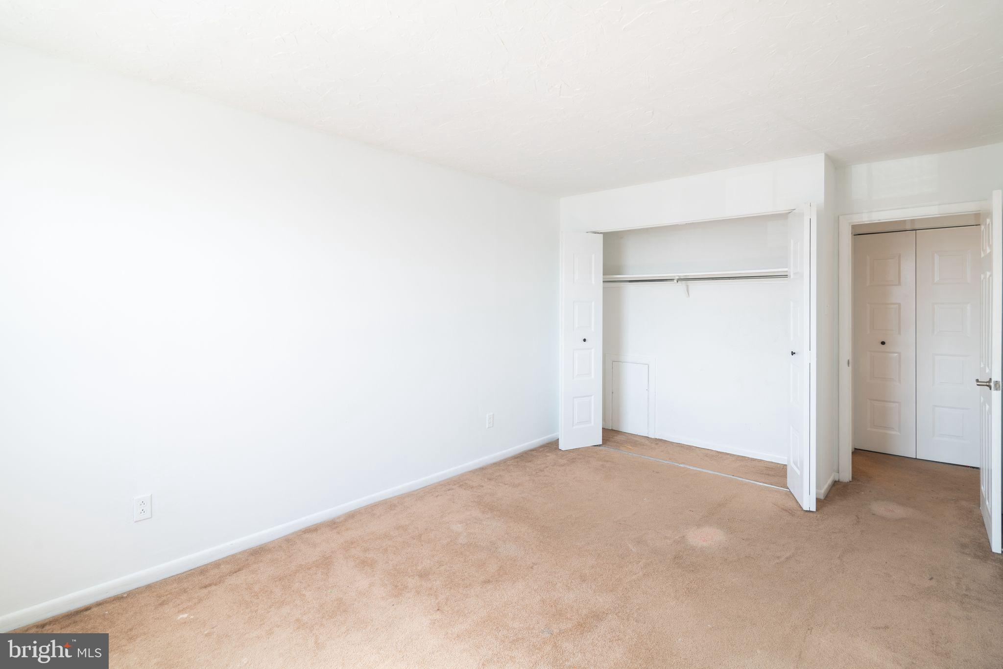 7015 Ridge Ave #12
