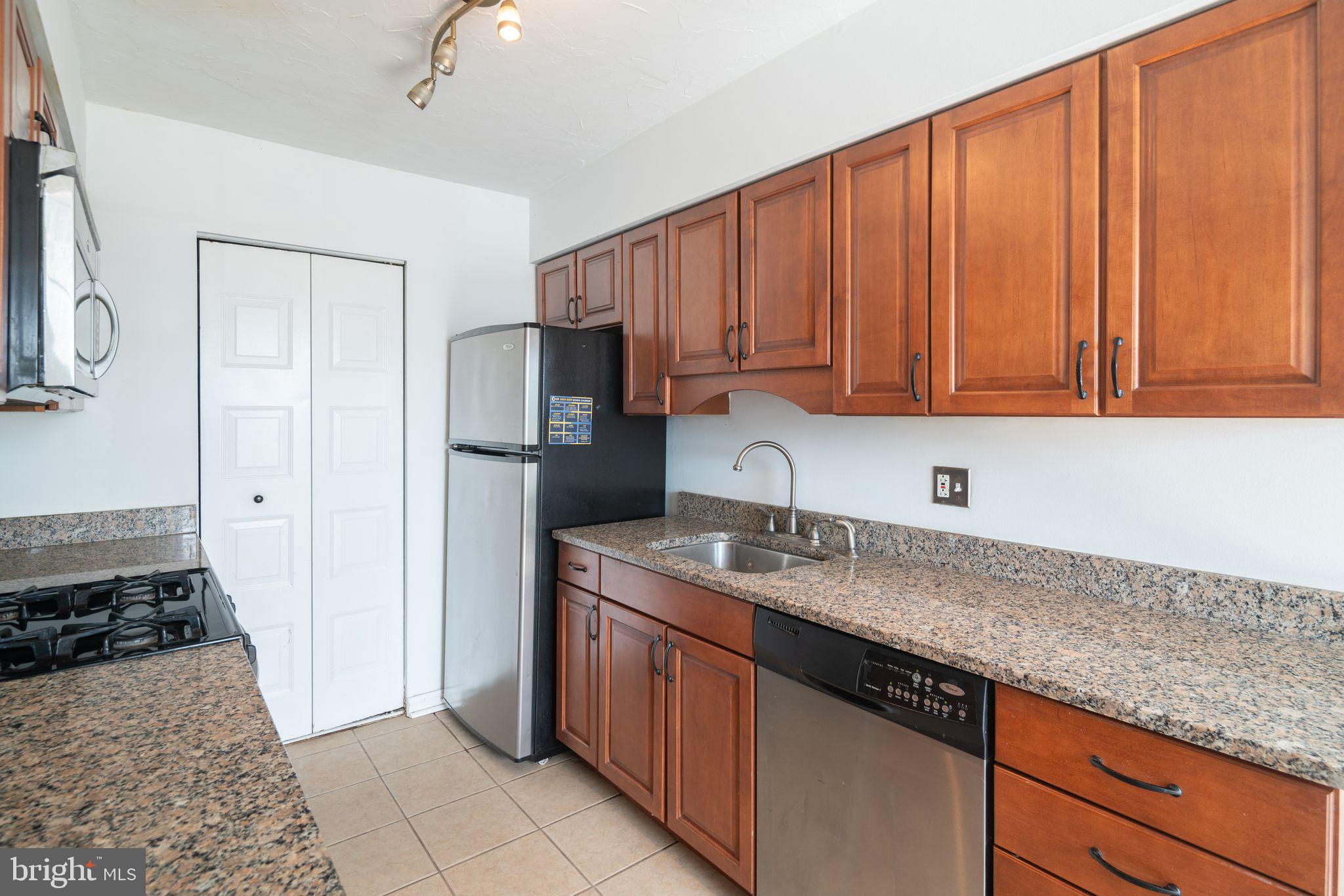 7015 Ridge Ave #12