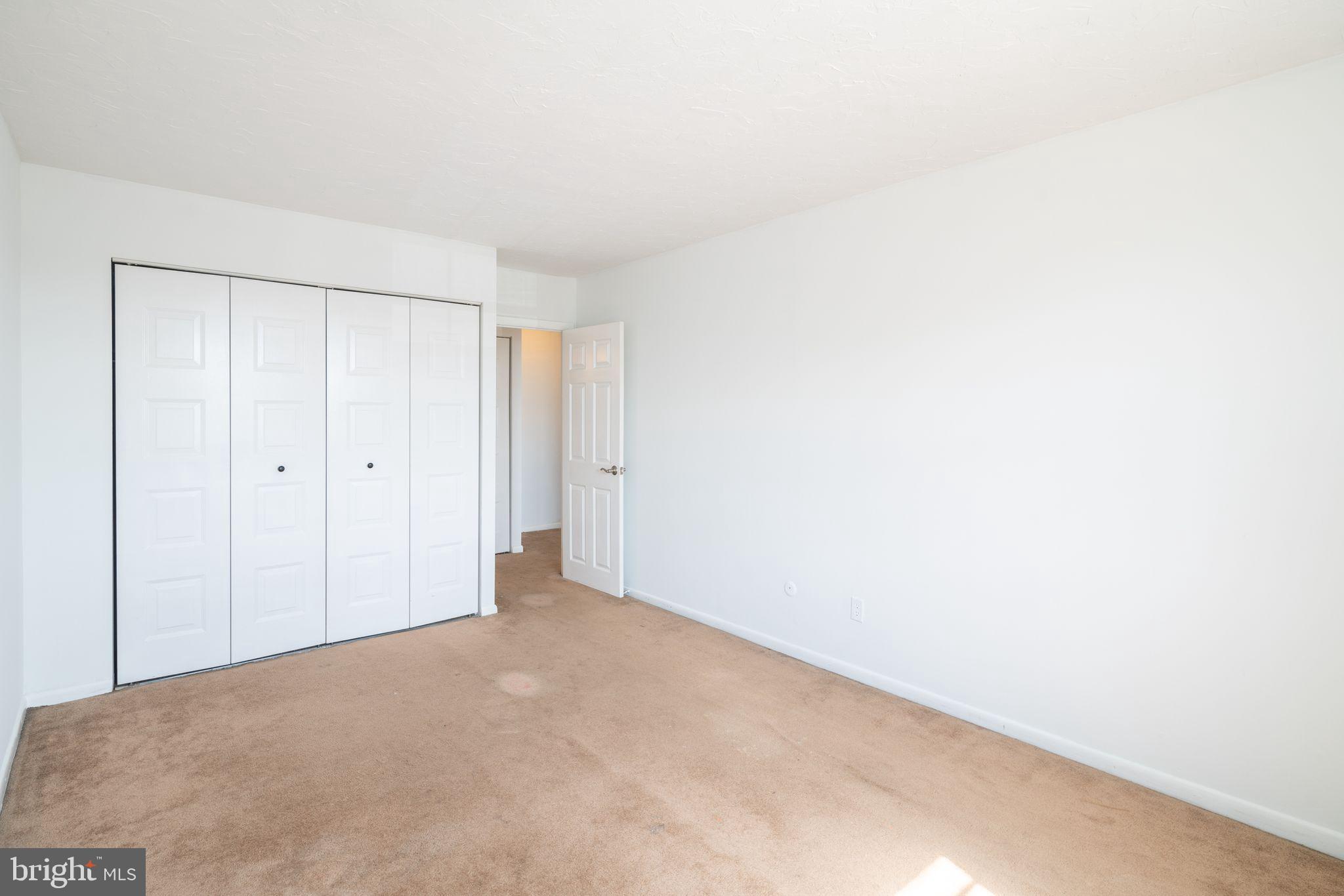 7015 Ridge Ave #12